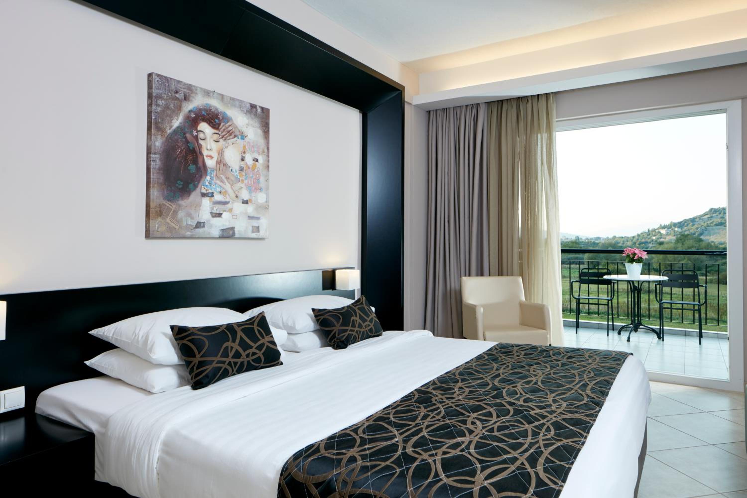 Suite - Photo 10