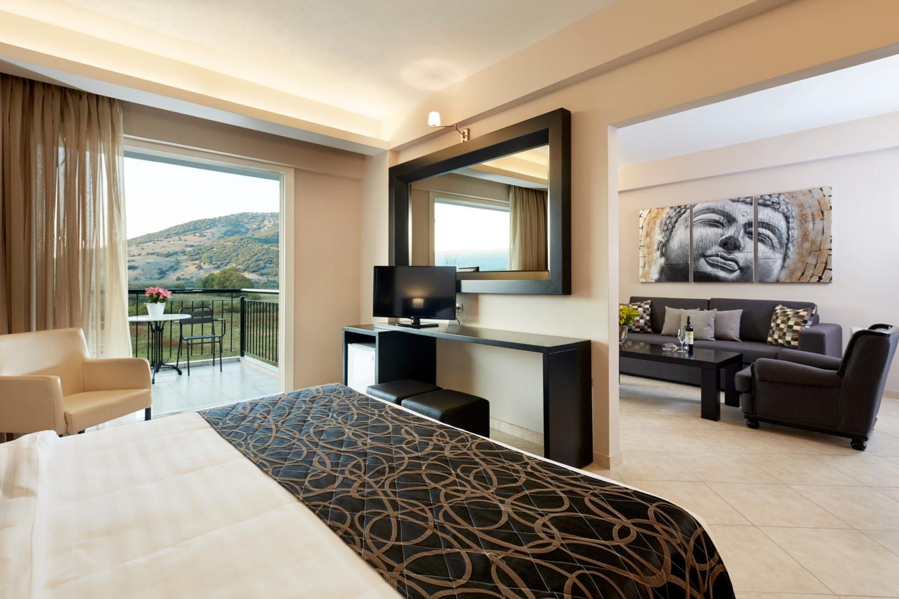 Suite - Photo 8
