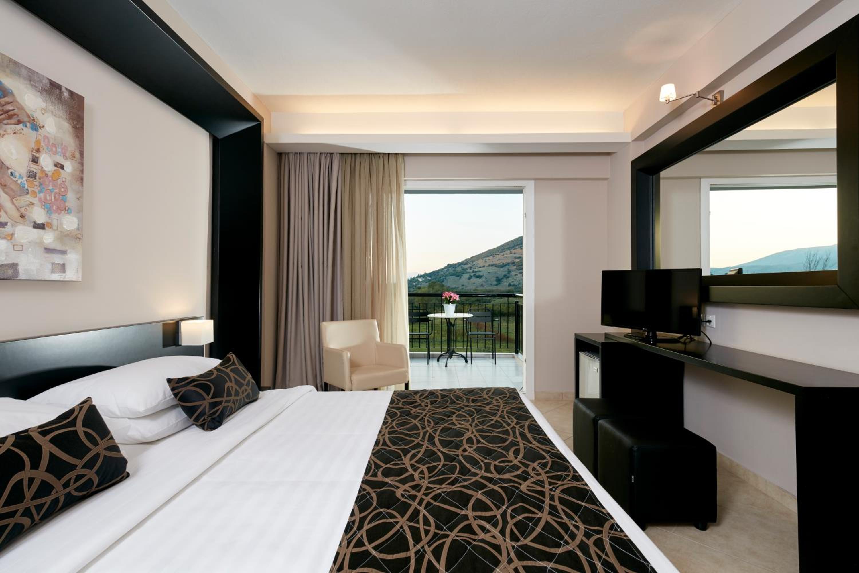 Suite - Photo 11