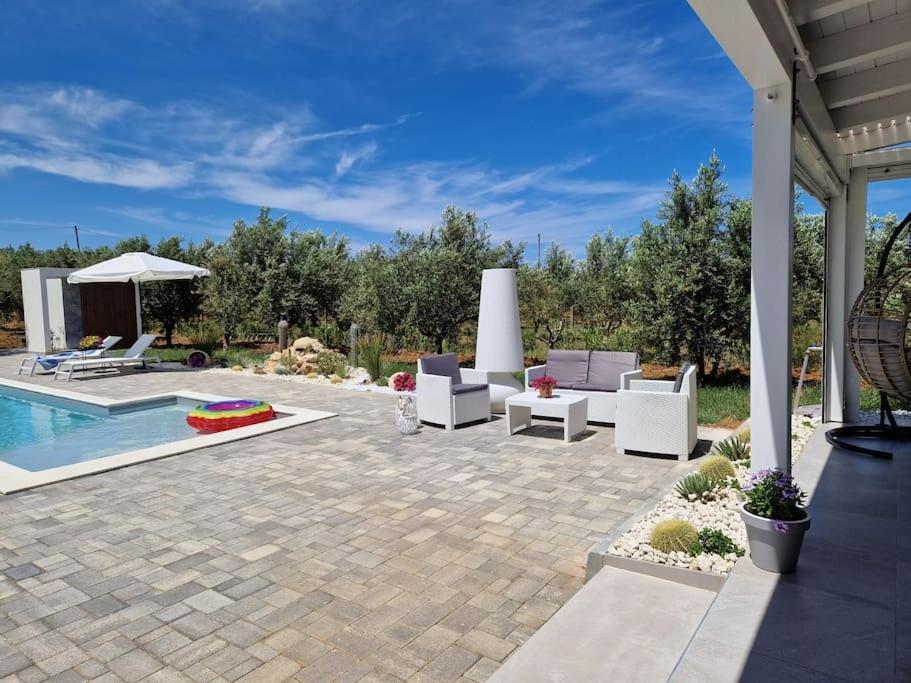Three-Bedroom Villa photo 2