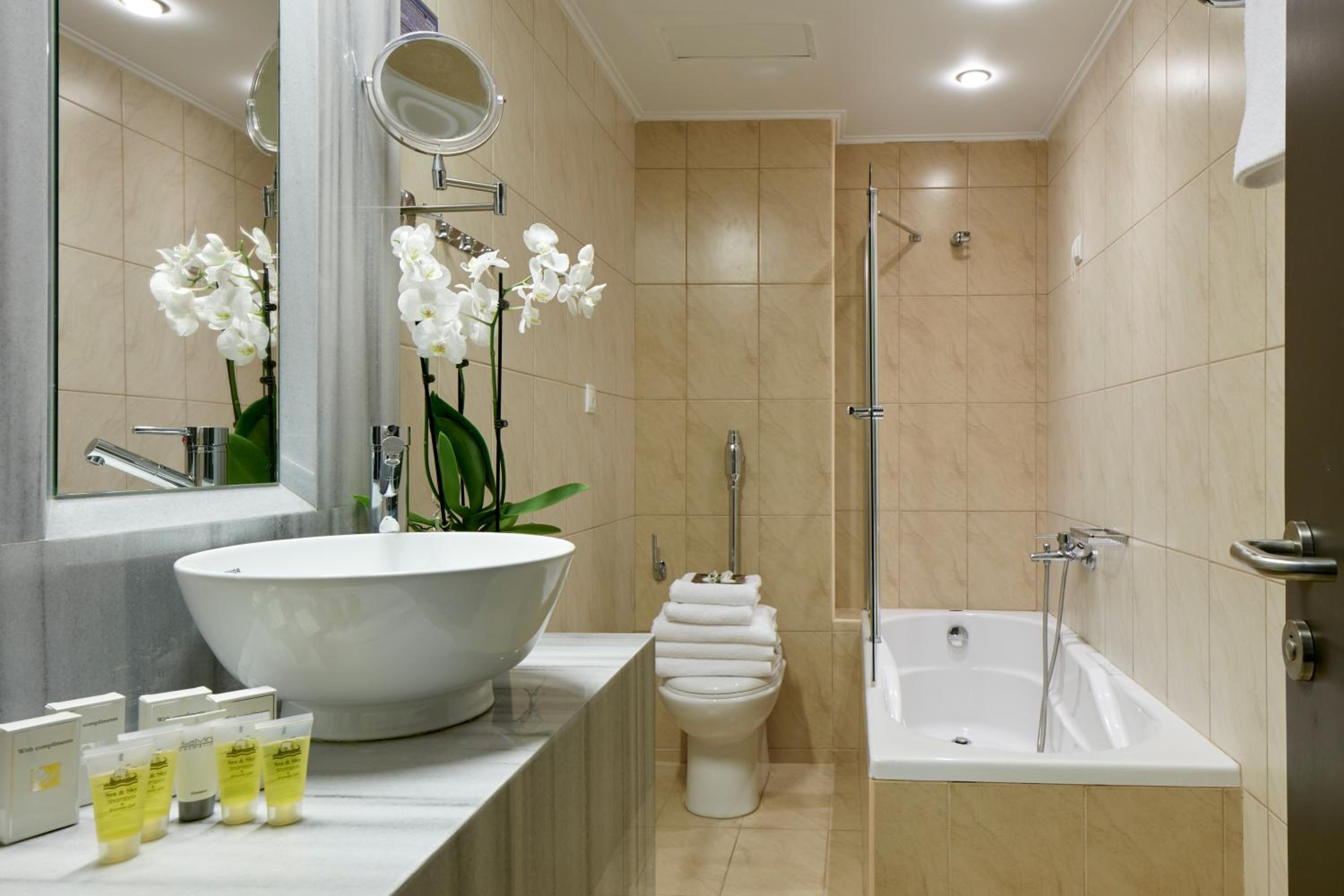 Suite - Photo 7