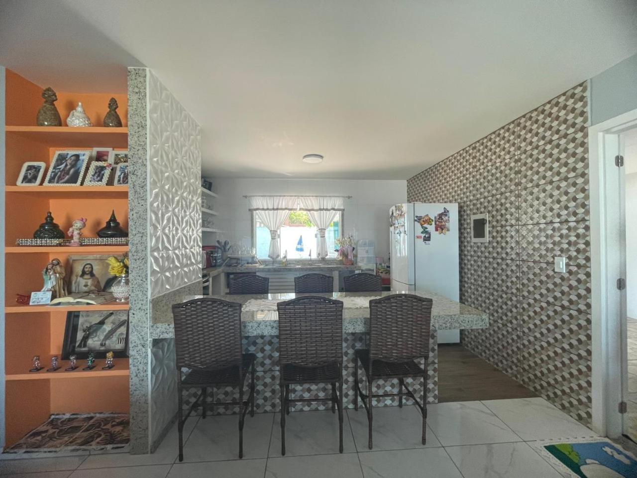 Five-Bedroom House photo 3
