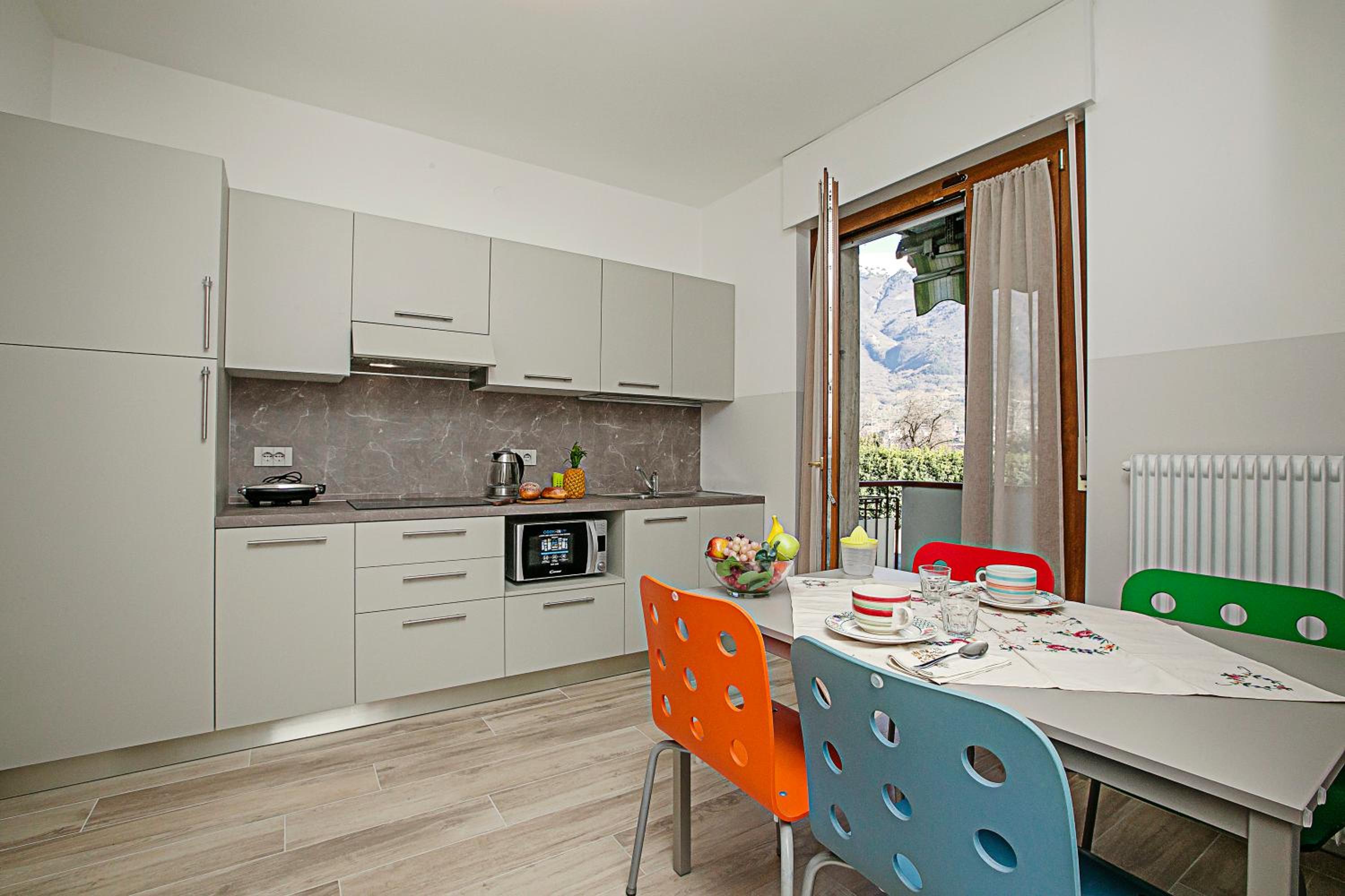 Apartment with Mountain View photo 3