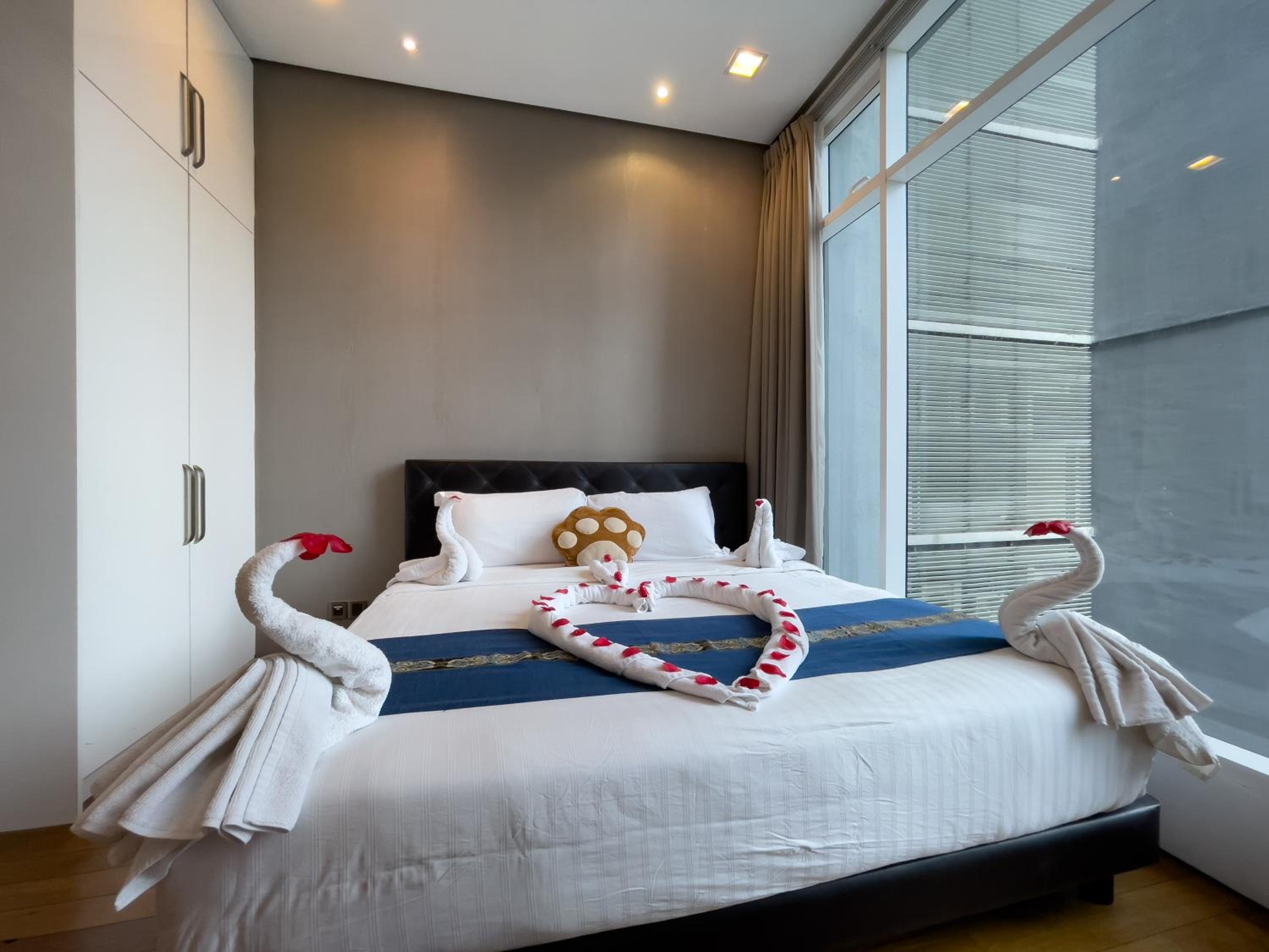 Two-Bedroom Apartment with City View