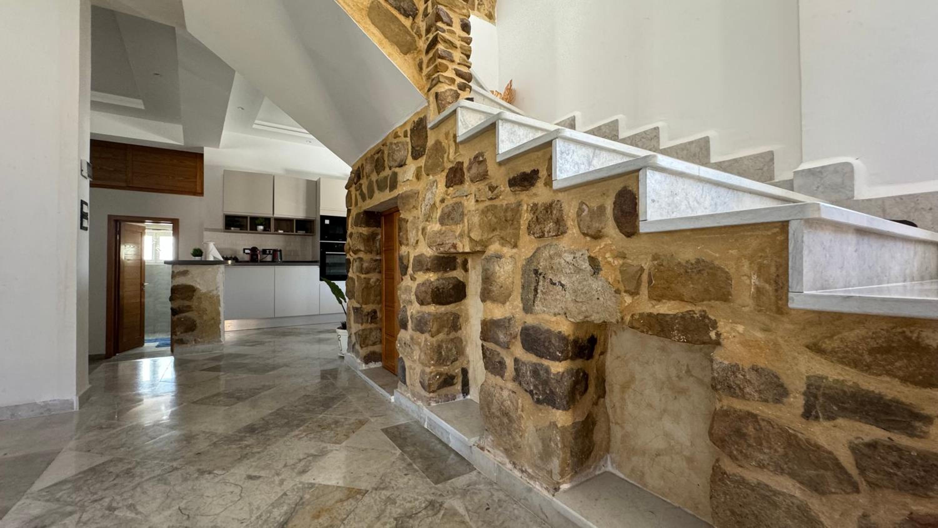 Villa photo 1