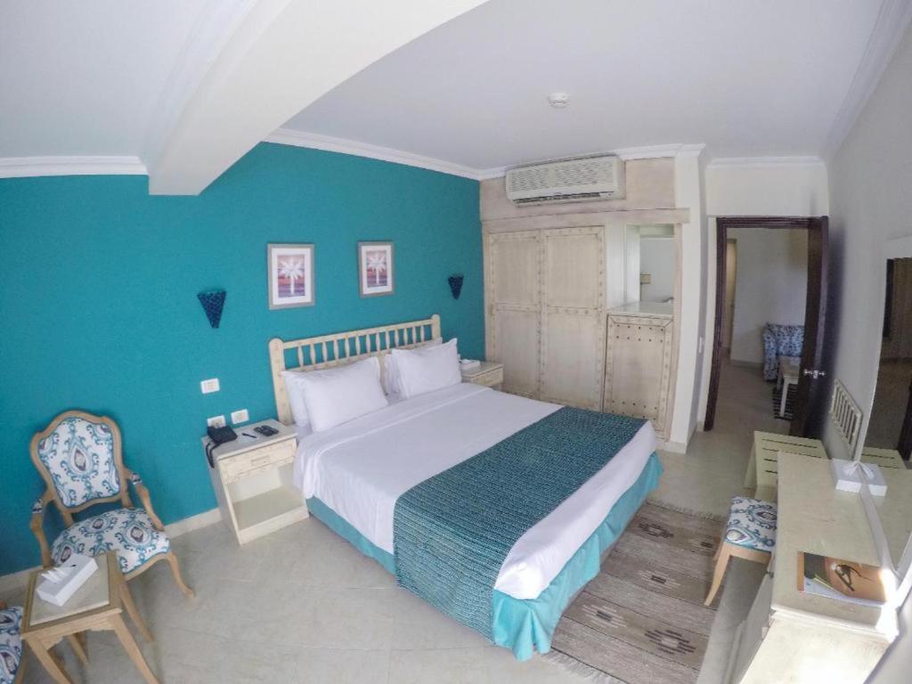 Queen Room with Garden View