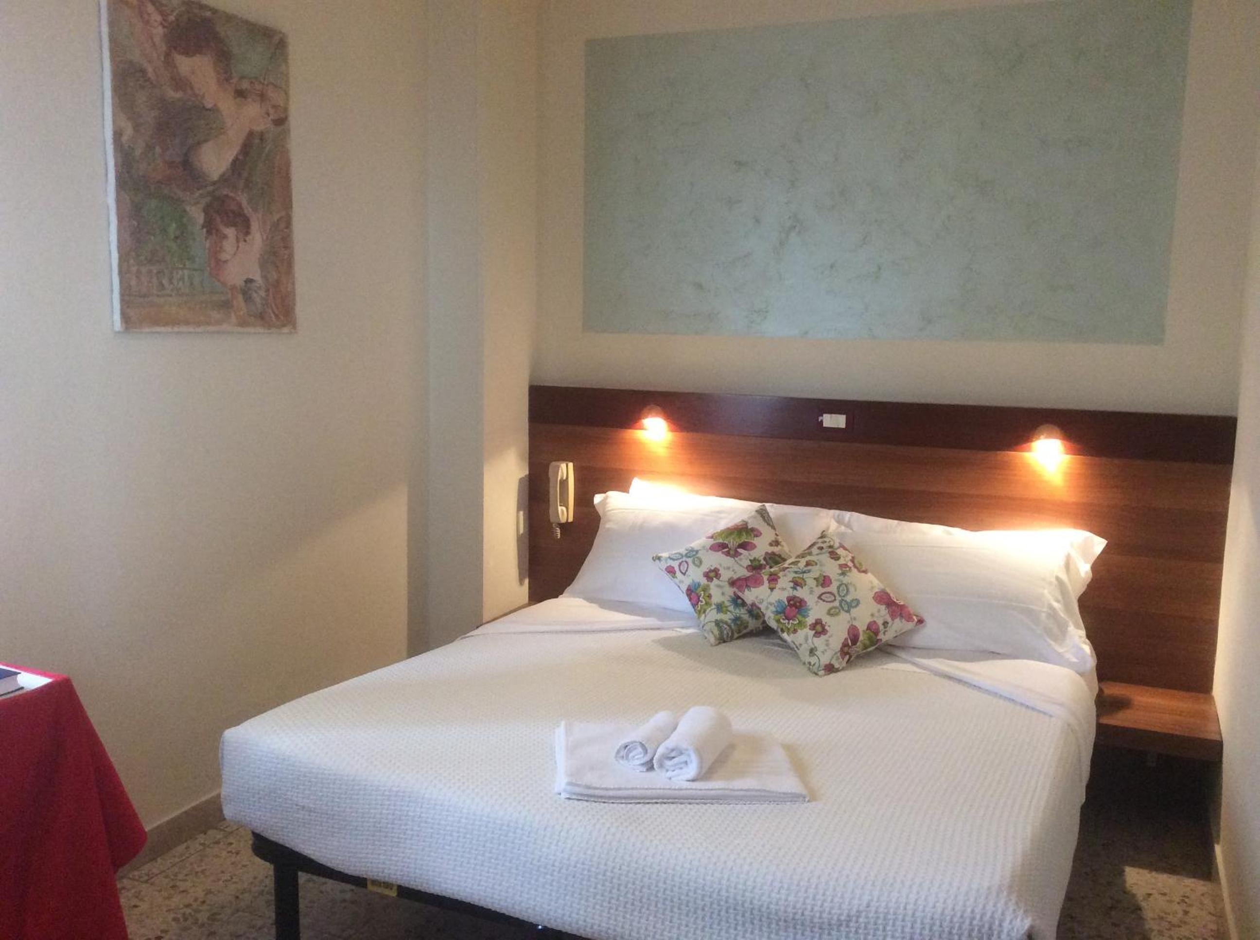 Small Double Room photo 1
