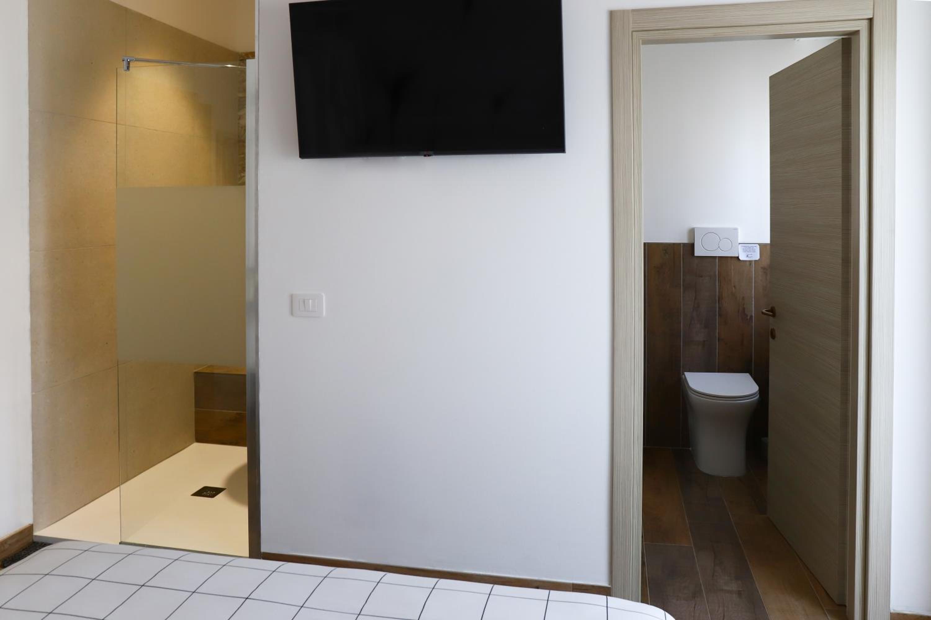 Double Room with Private Bathroom photo 3