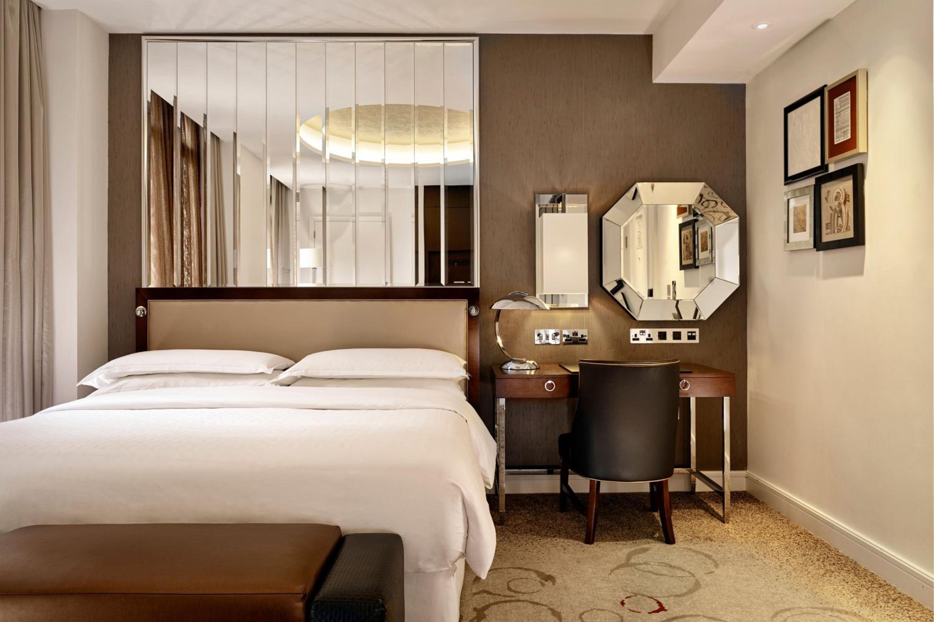 Deluxe King Room photo 3