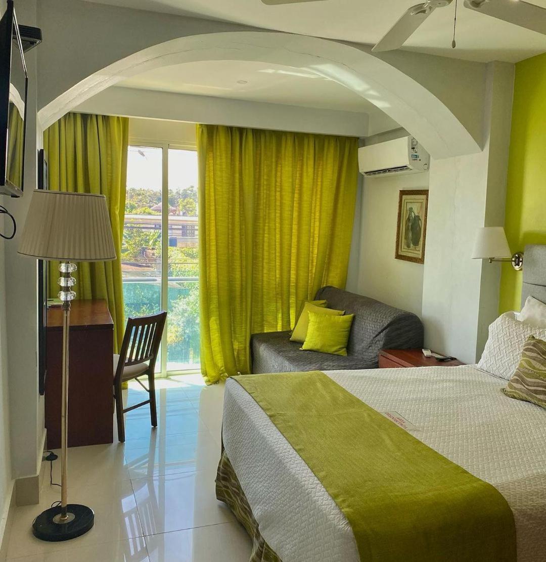 Deluxe Double Room (2 Adults + 1 Child) photo 2