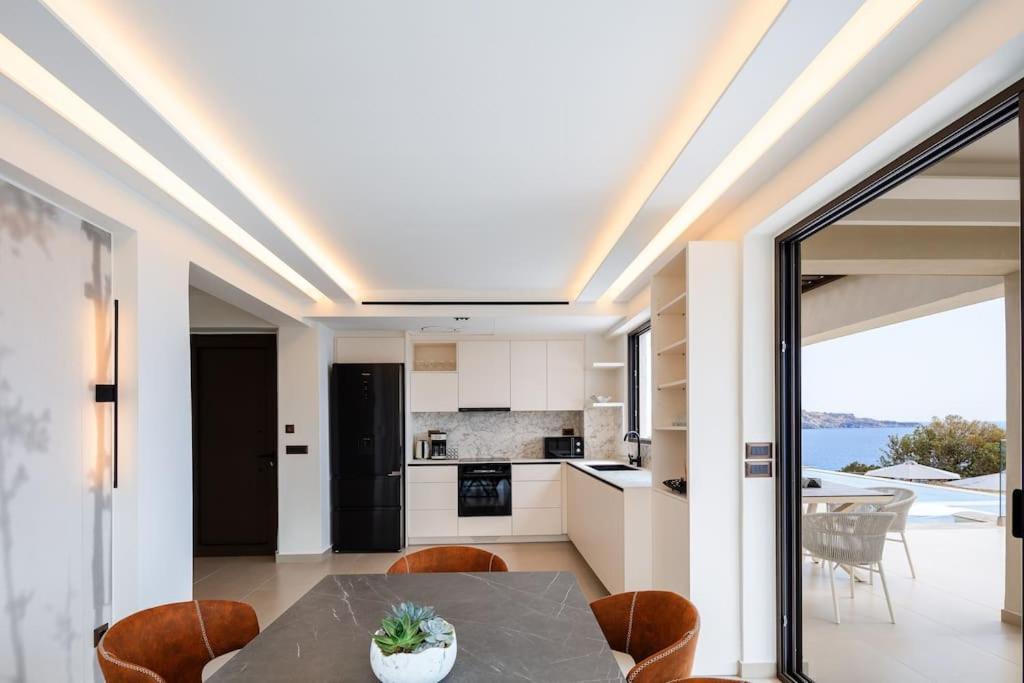 Villa photo 2