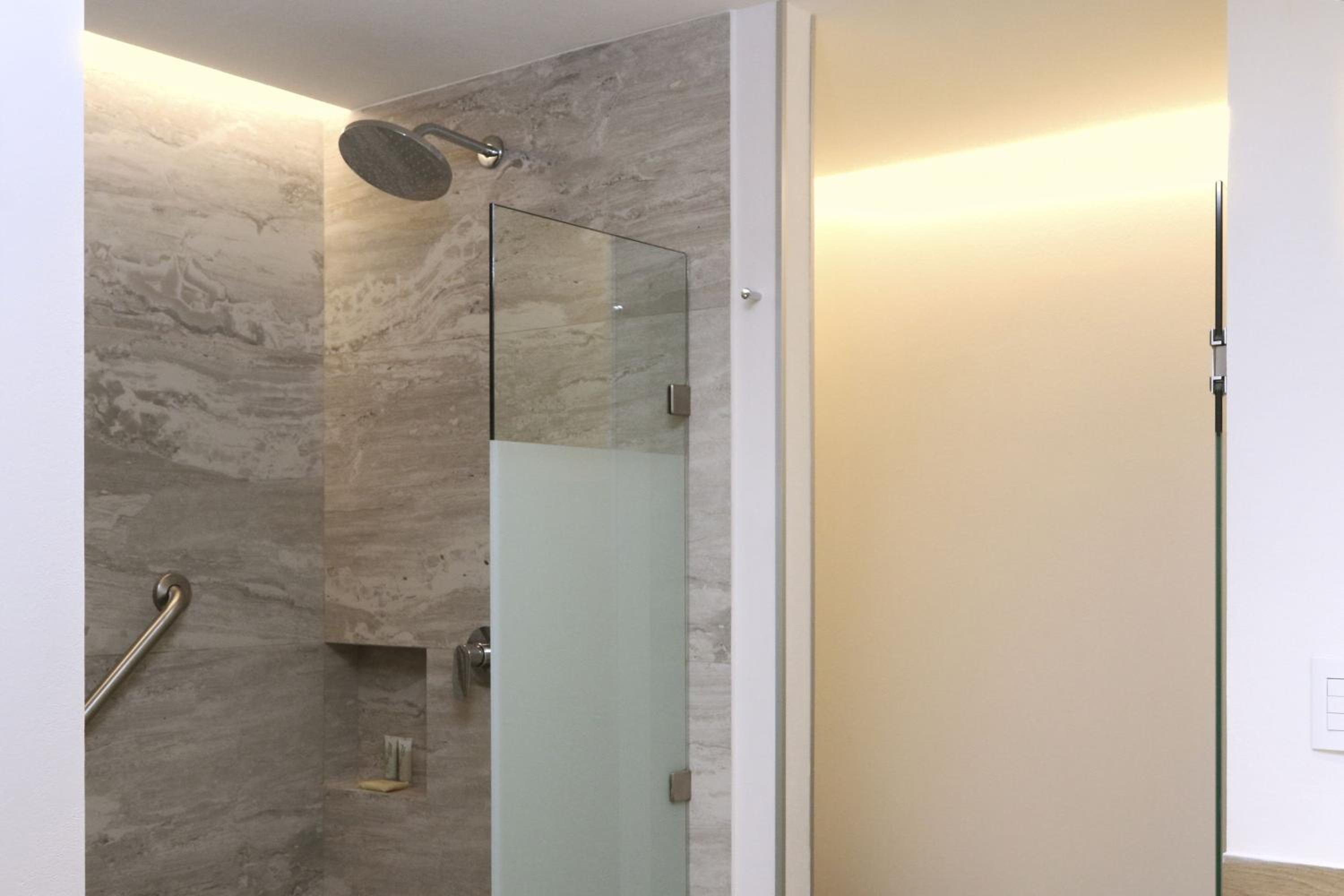 King Suite - Photo 3