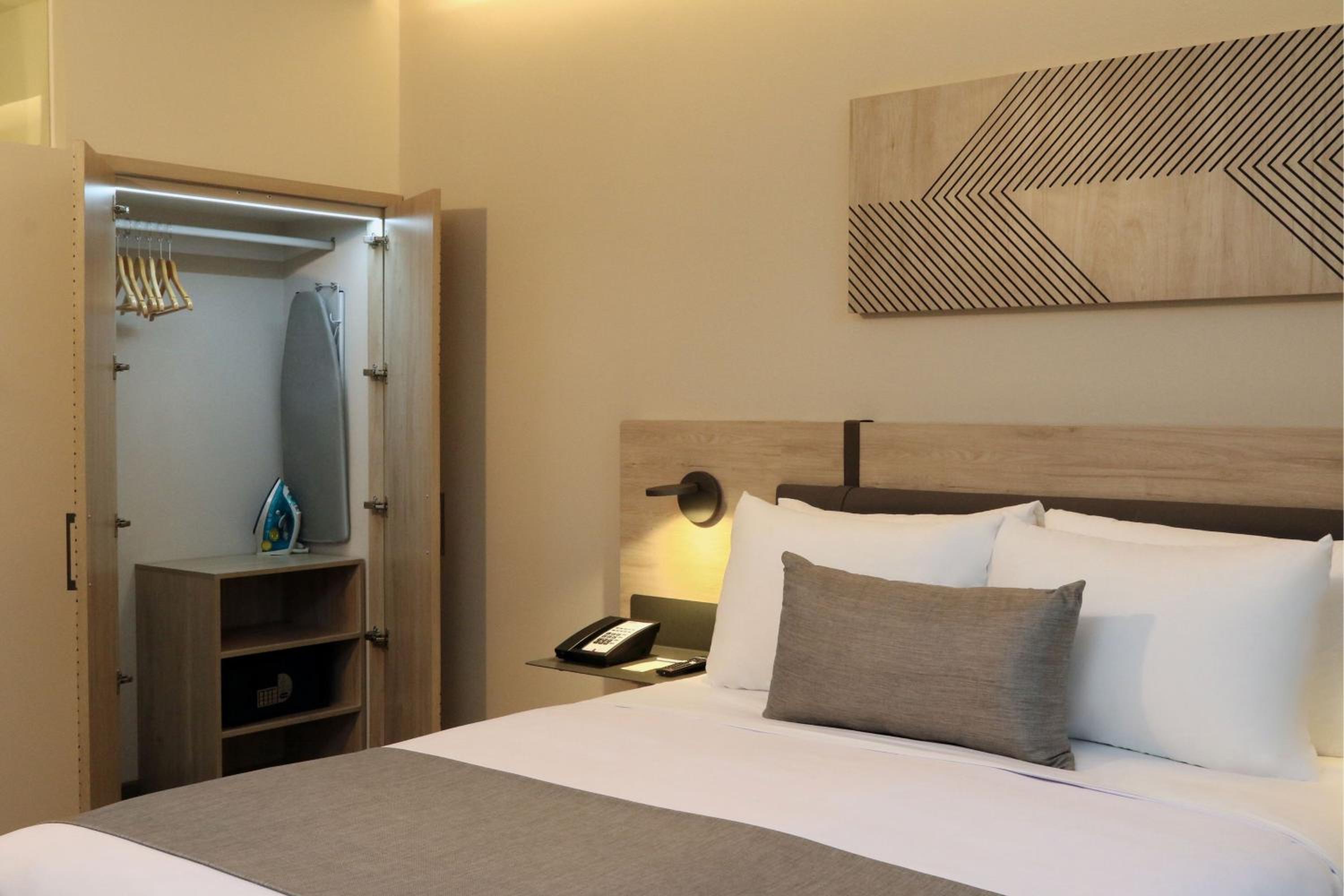 Standard Queen Room - Photo 6