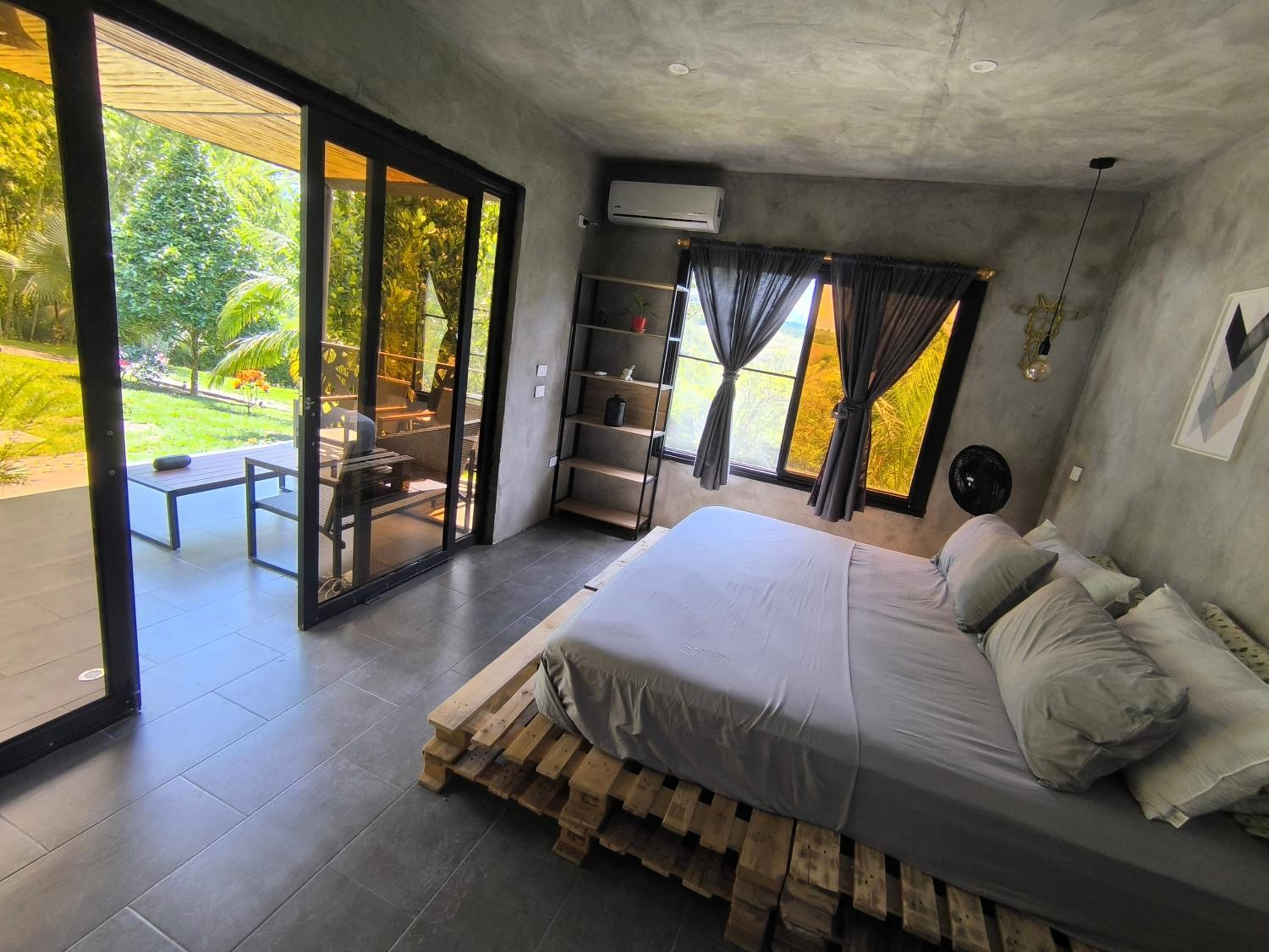 One-Bedroom House photo 1
