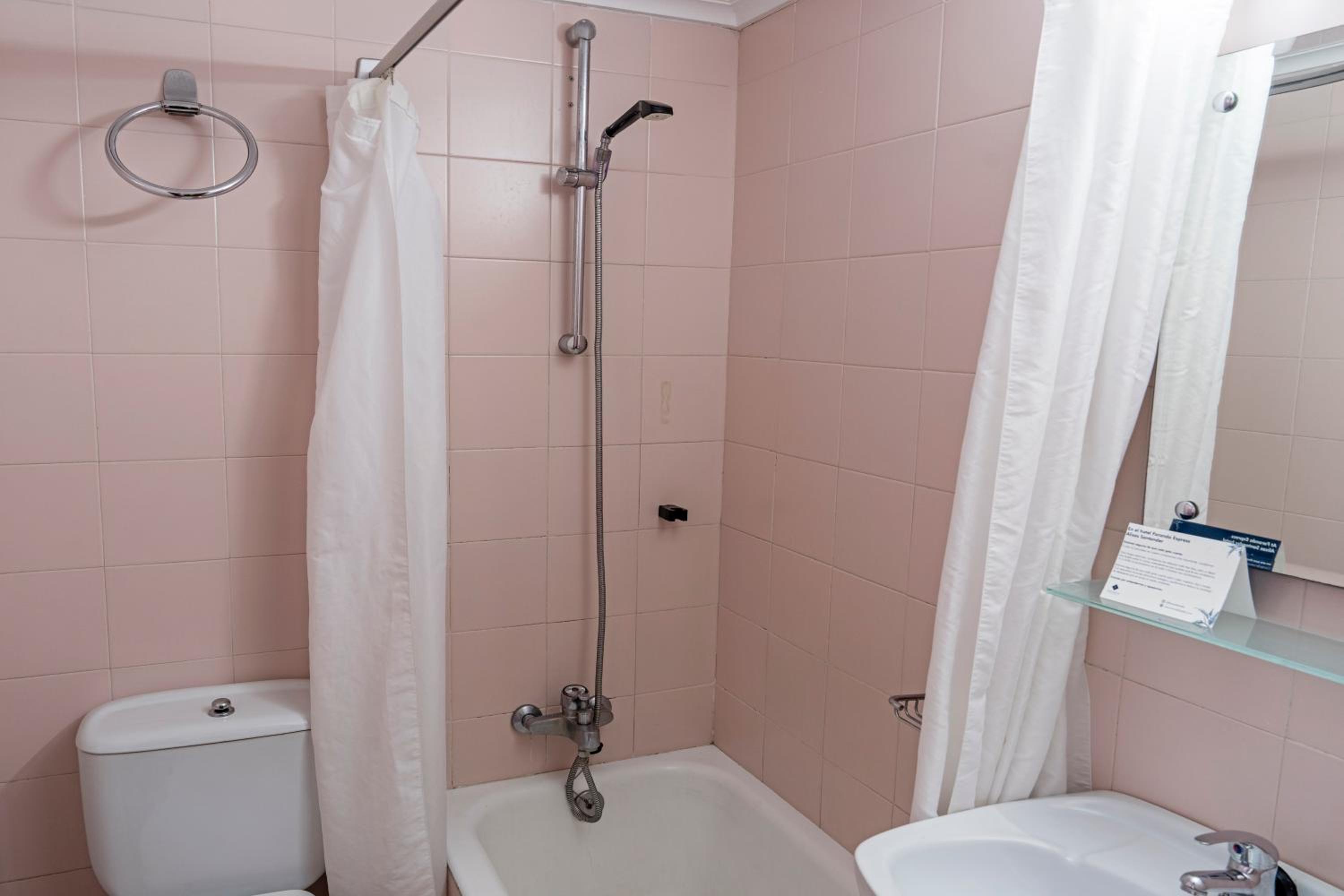 2 Single Beds - Photo 4