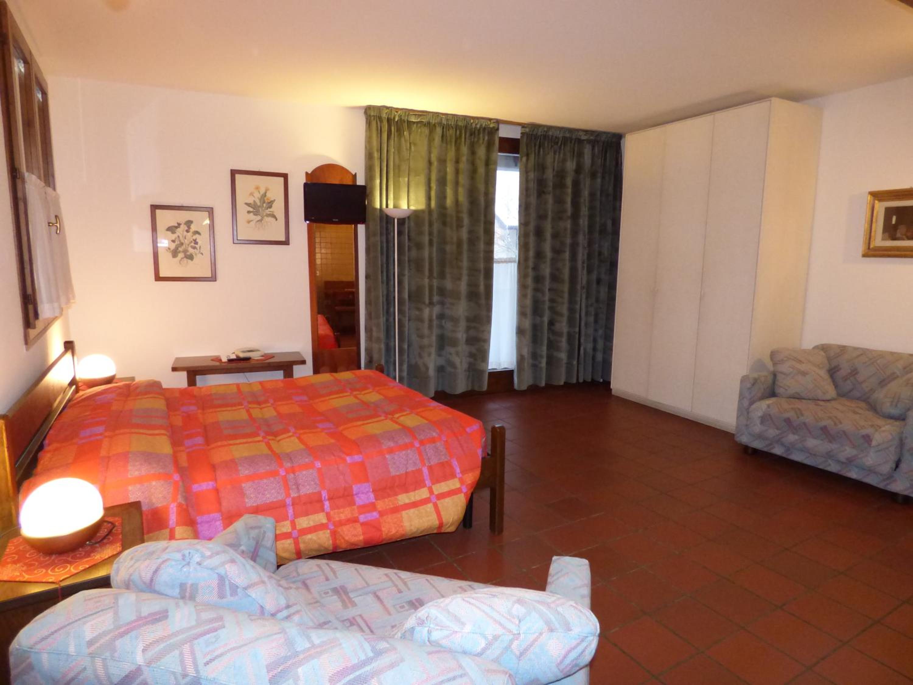 One-Bedroom Apartment with Balcony photo 2