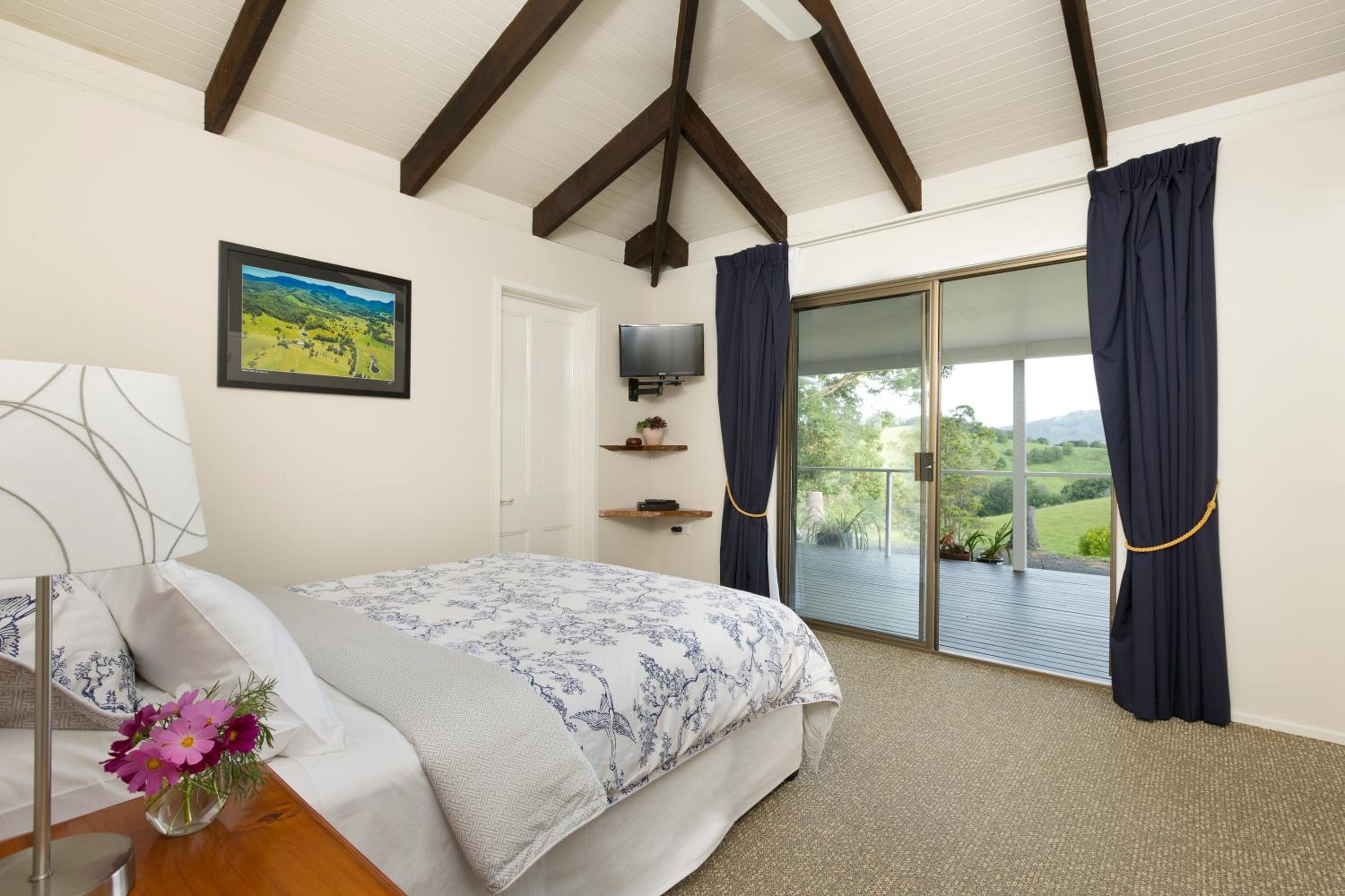 Queen Room with Garden View - Blue  photo 2