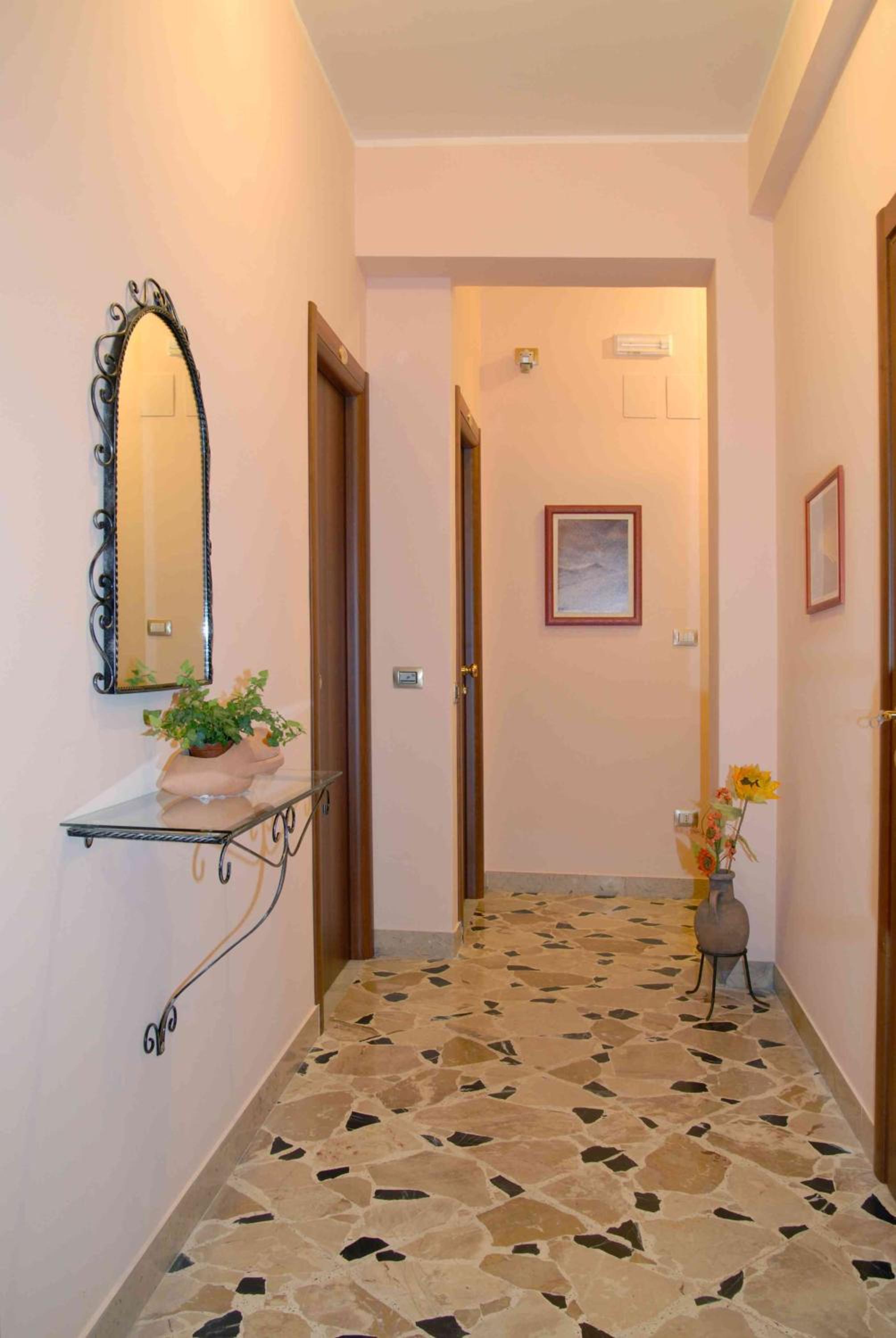 Triple Room with Balcony - Photo 5