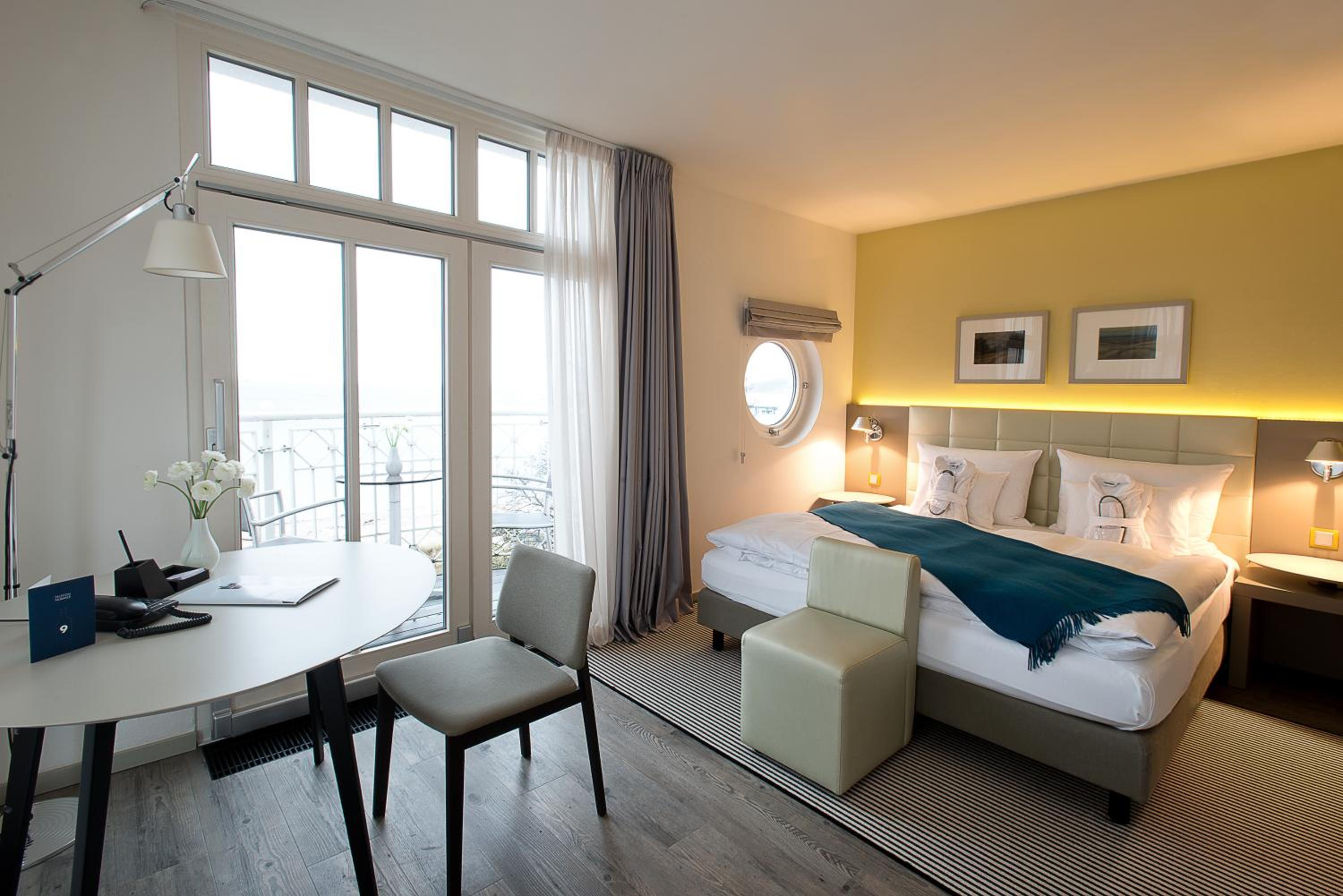 Deluxe Double Room with Balcony and Sea View