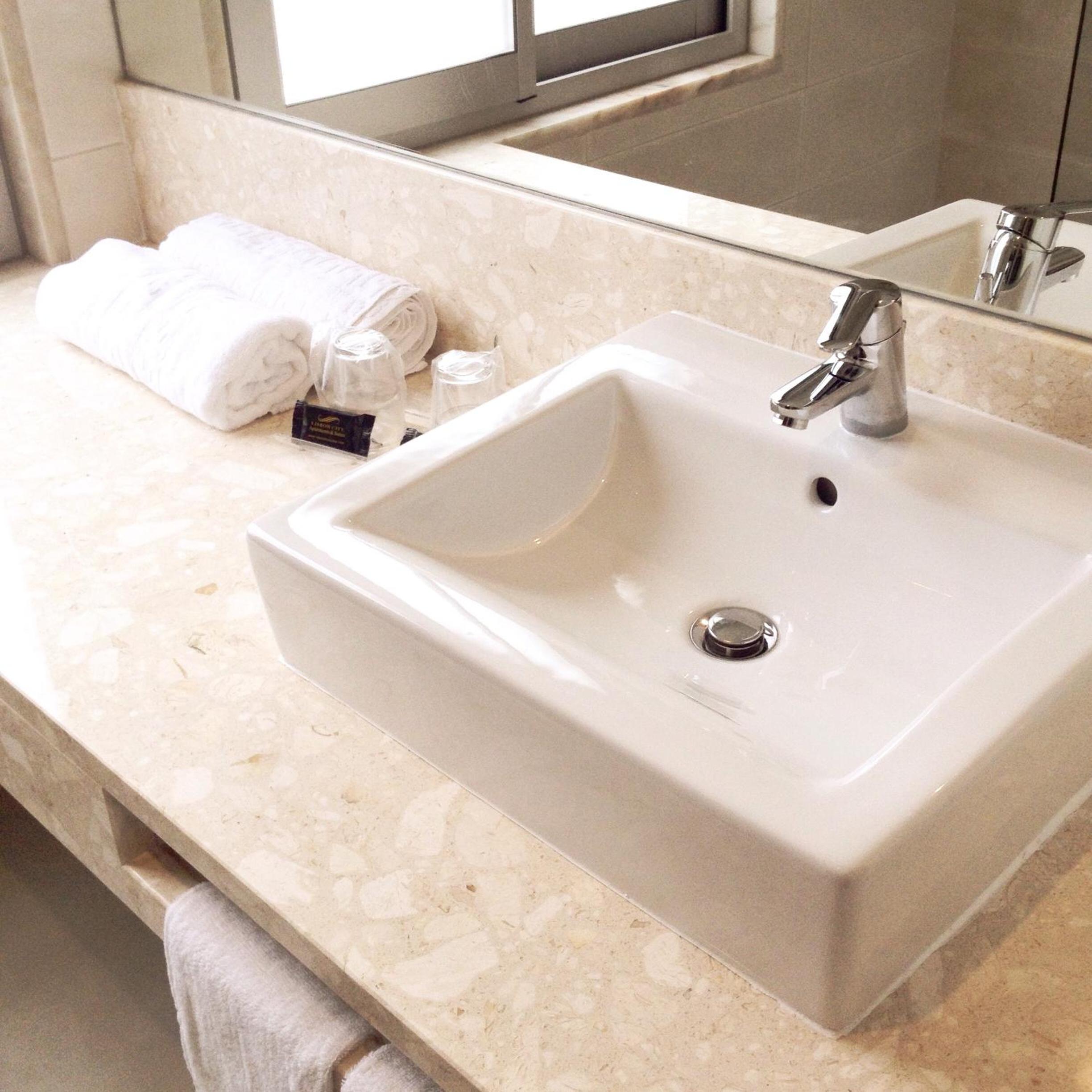 Available room thumbnail 6