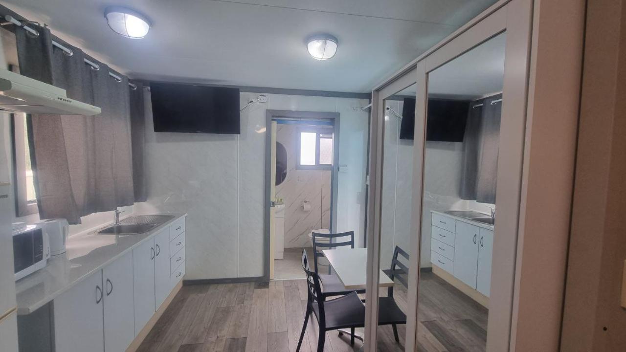 Standard Twin Room - Photo 2