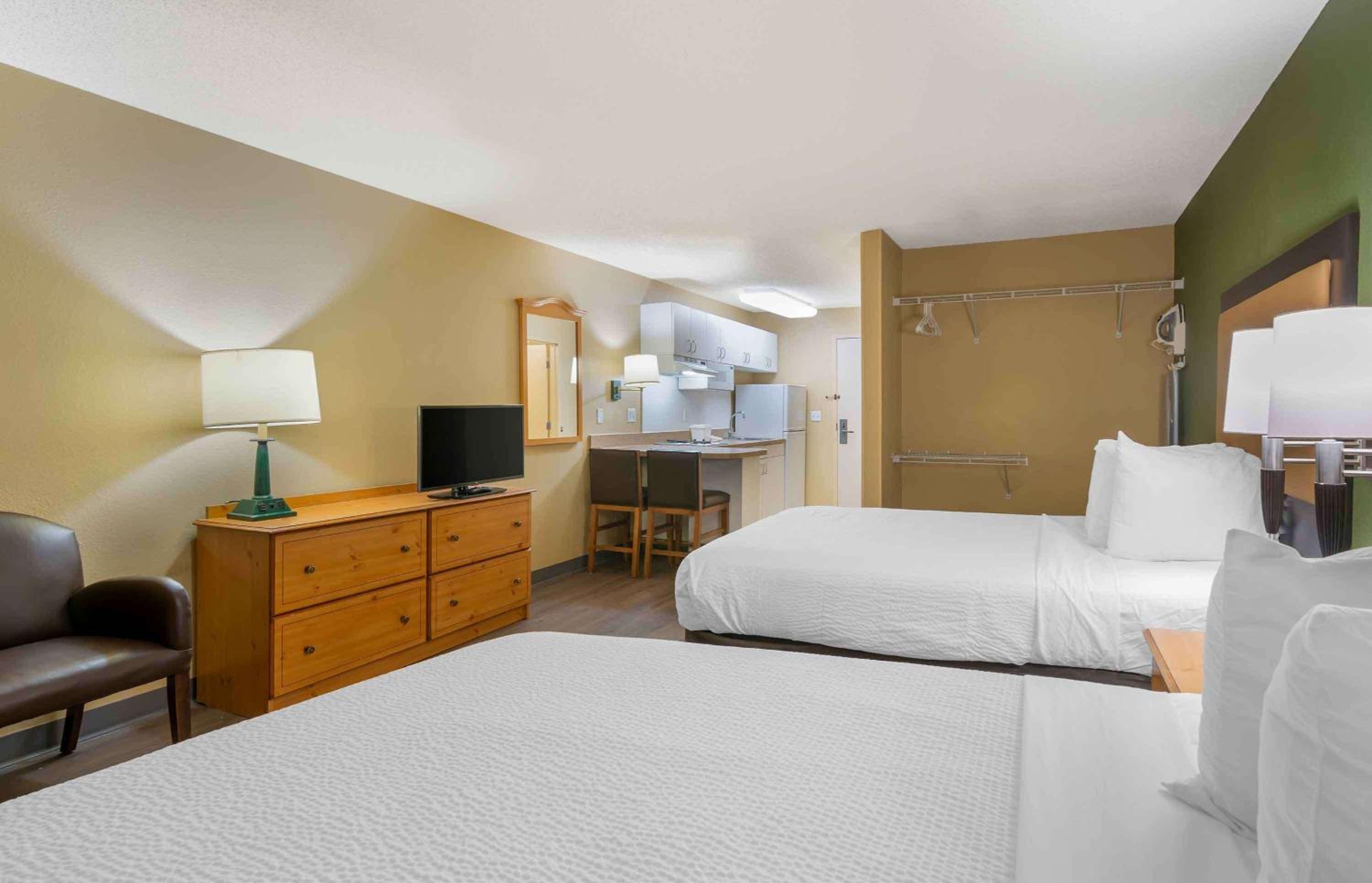 Studio With 2 Queen Beds - Non-Smoking, photo 7