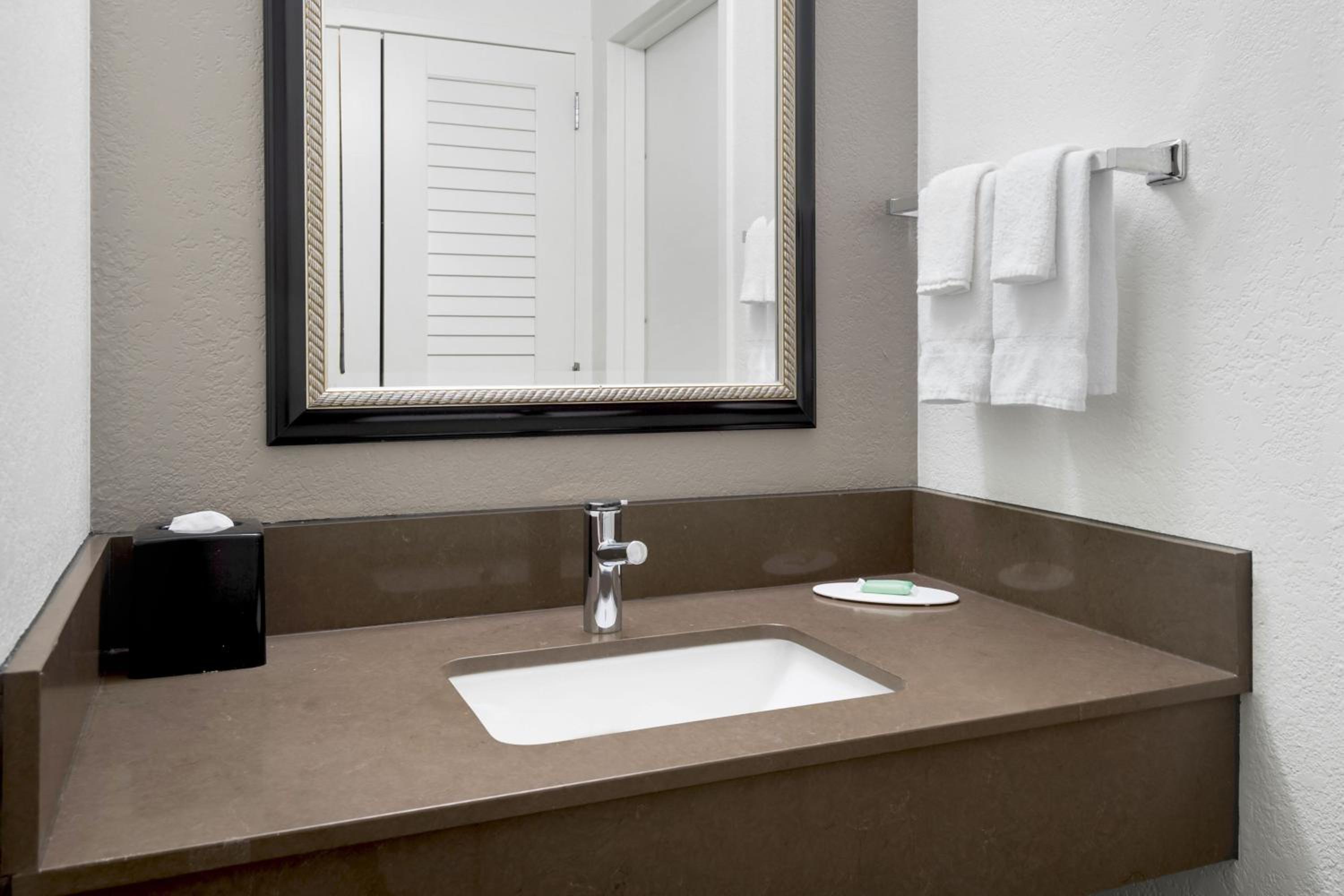 King Suite with Sofa Bed and Adapted Tub - Mobility and Hearing Accessible photo 3