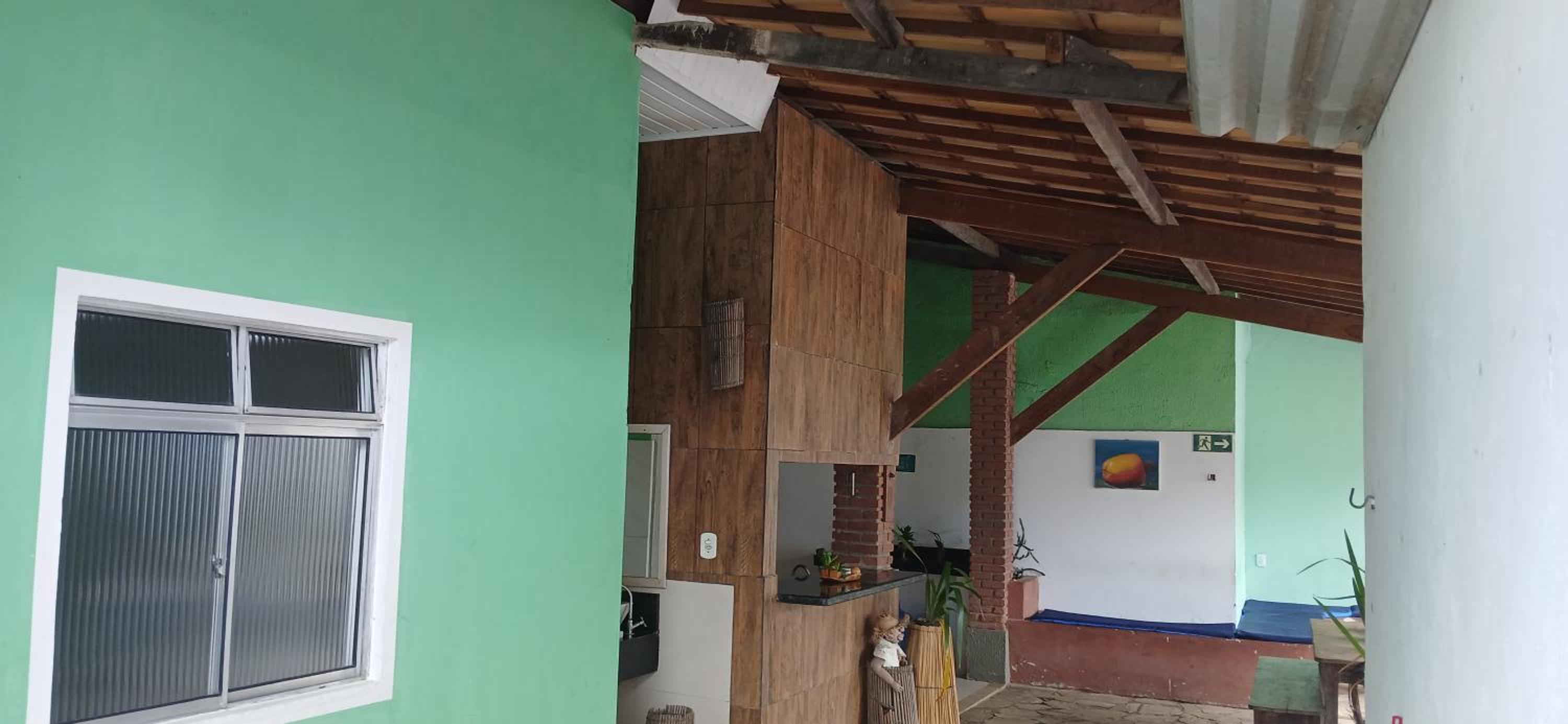 Five-Bedroom House photo 3