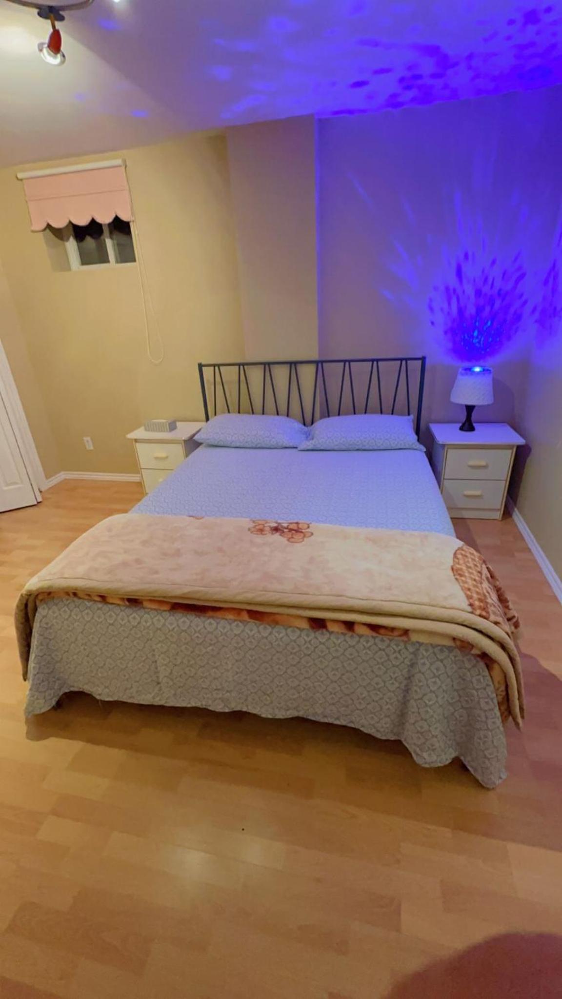 Queen Room With Shared Bathroom photo 2