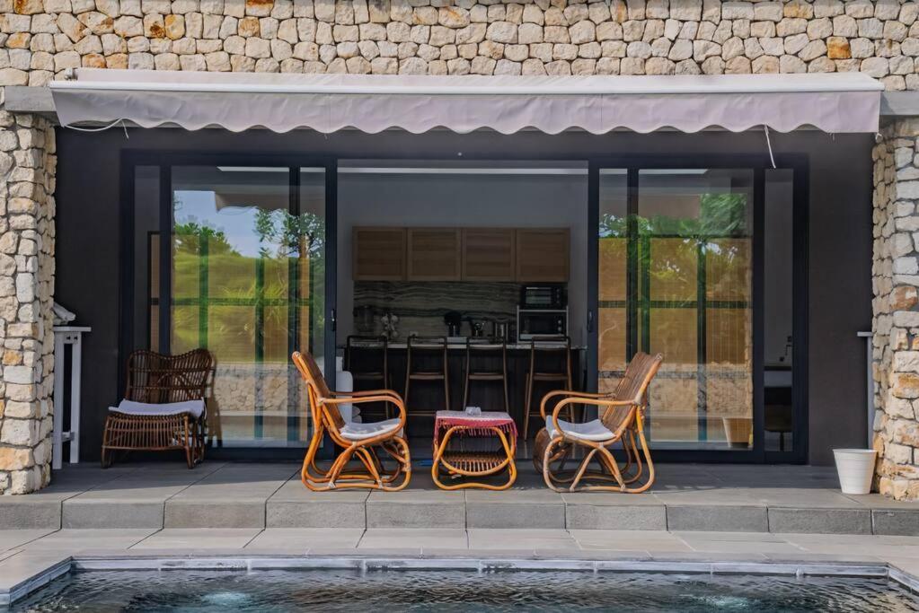 Villa photo 2