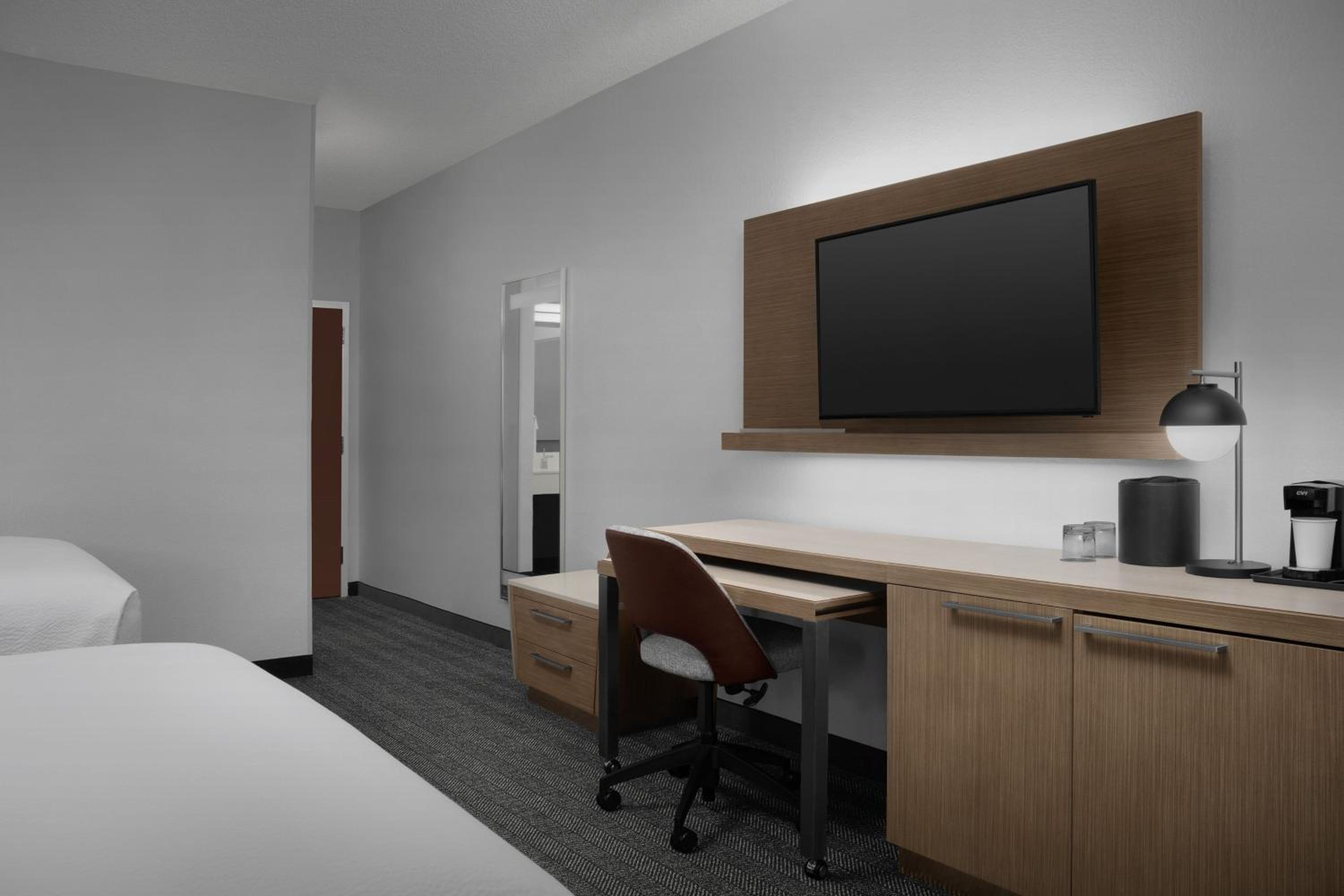 Double Room with Two Double Beds and Balcony - Photo 2