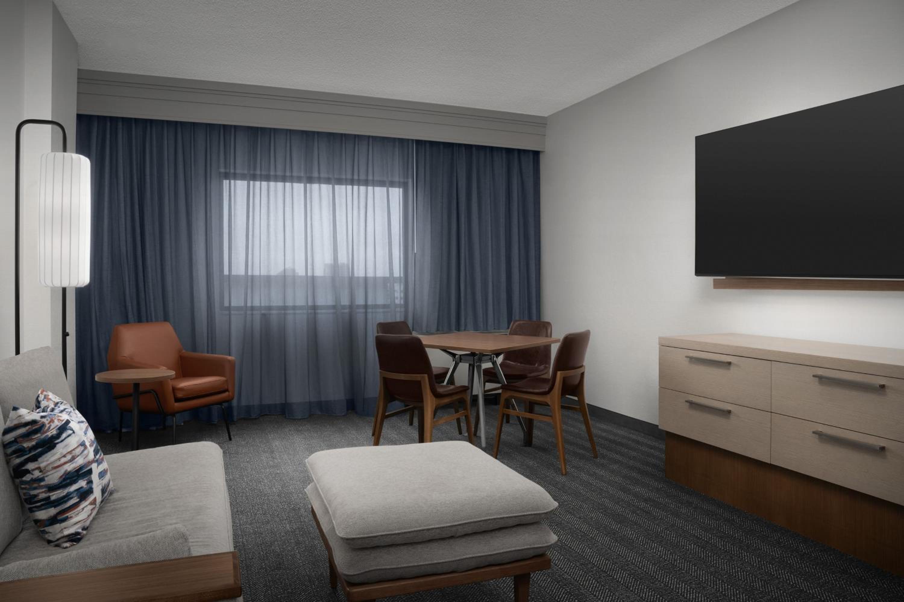 One-Bedroom King Suite - Photo 9
