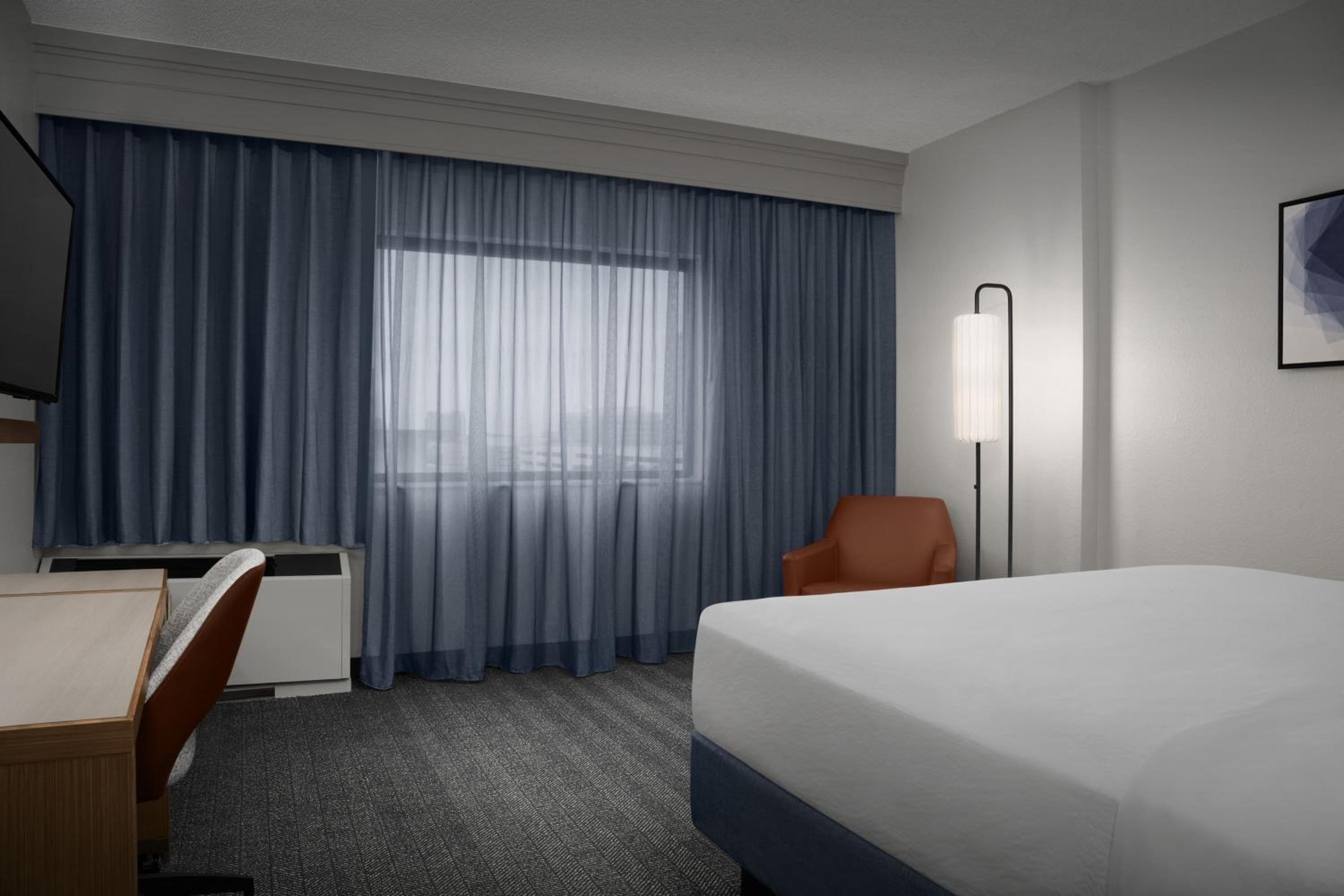 One-Bedroom King Suite - Photo 2