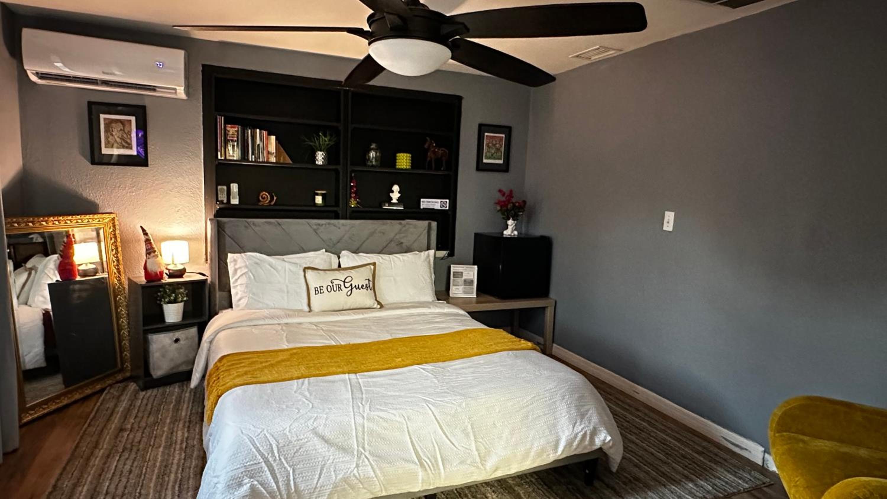 One-Bedroom Apartment photo 1