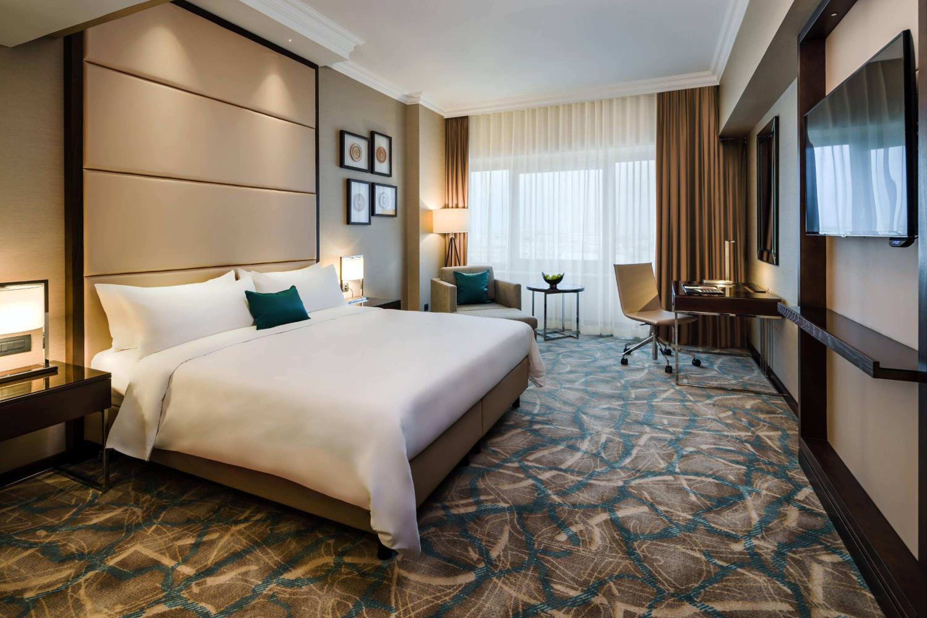 Deluxe Room with One King Bed - Photo 1