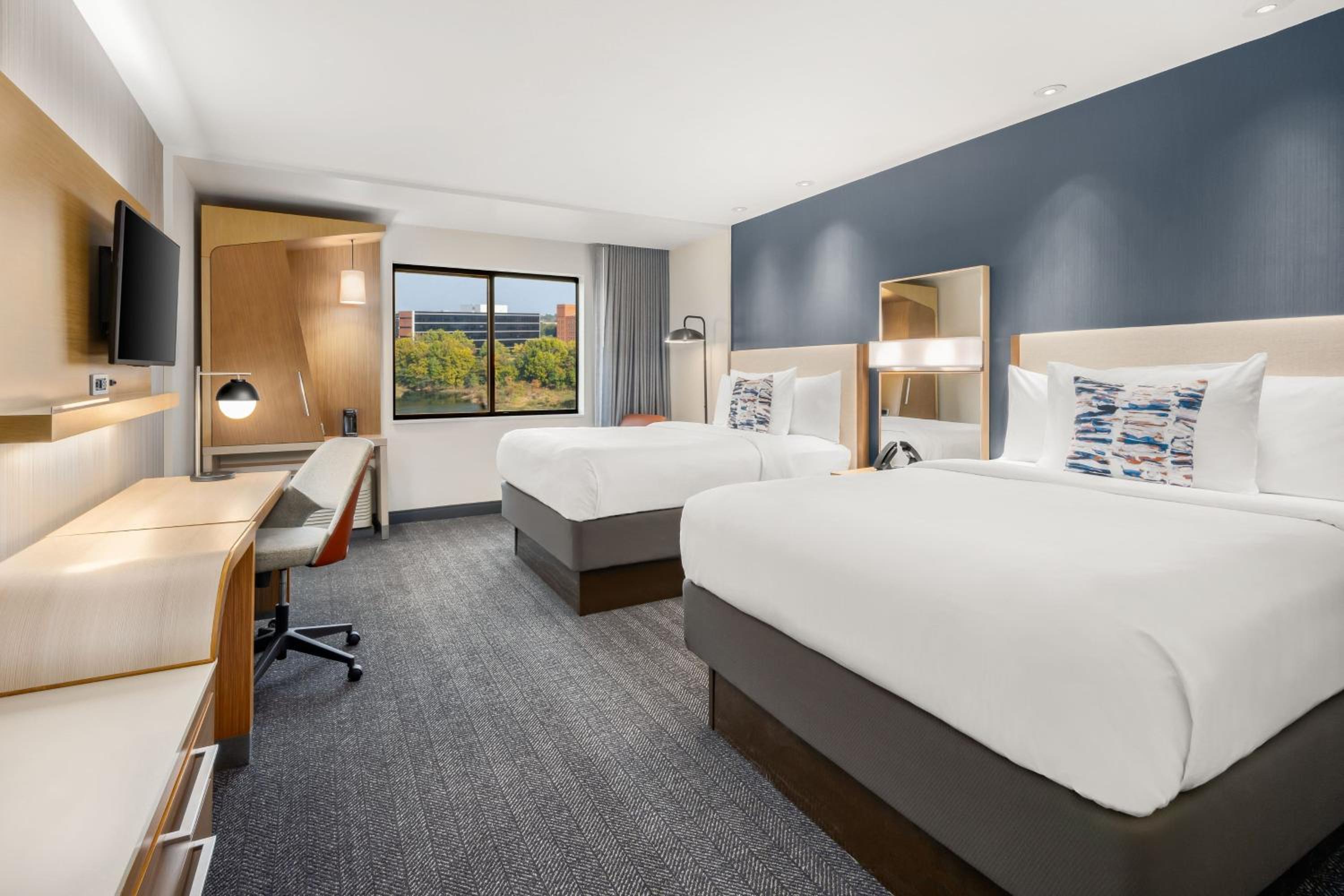 Queen Room with River View photo 2