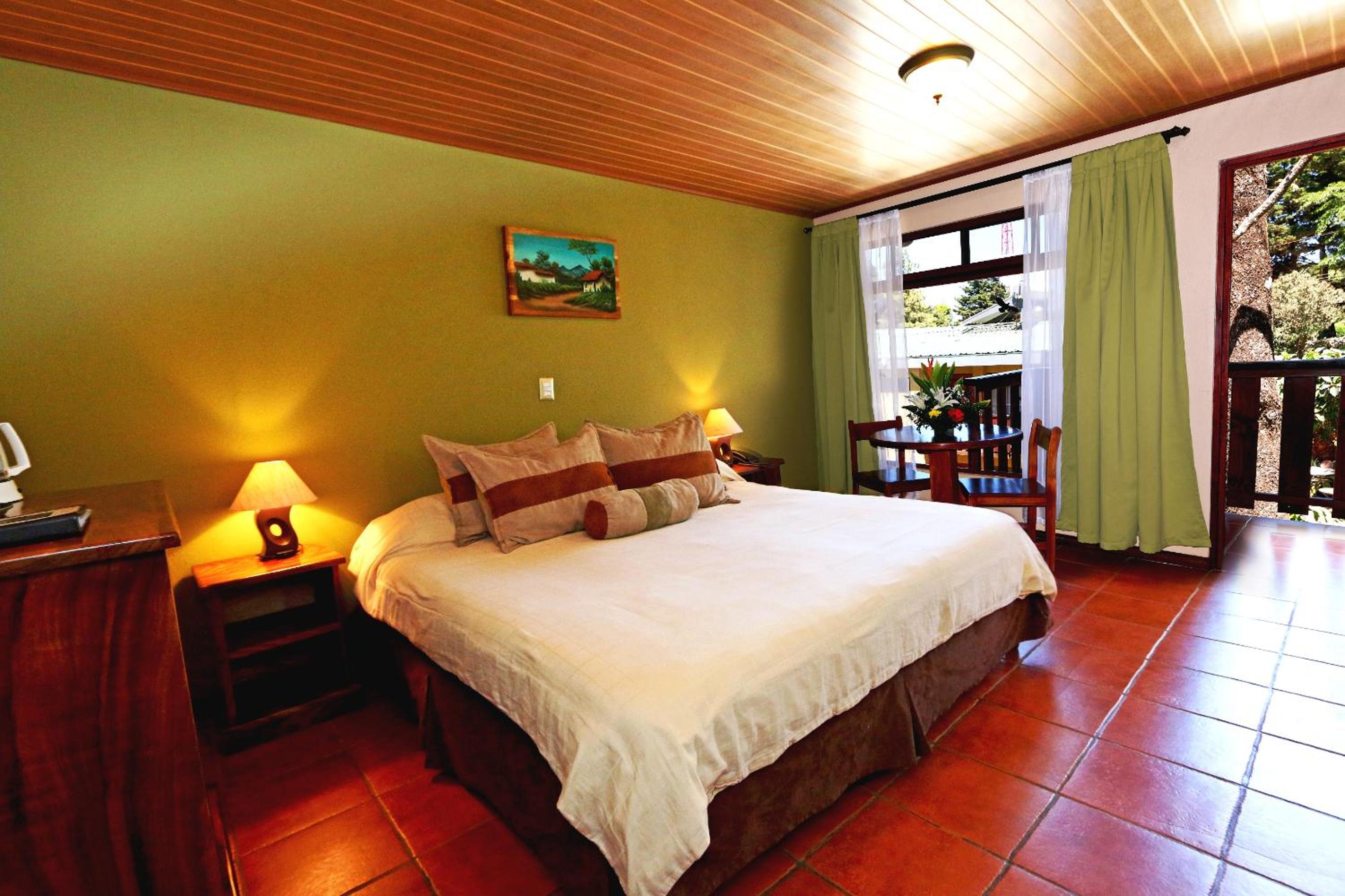 Superior Room - 1 King - Photo 3