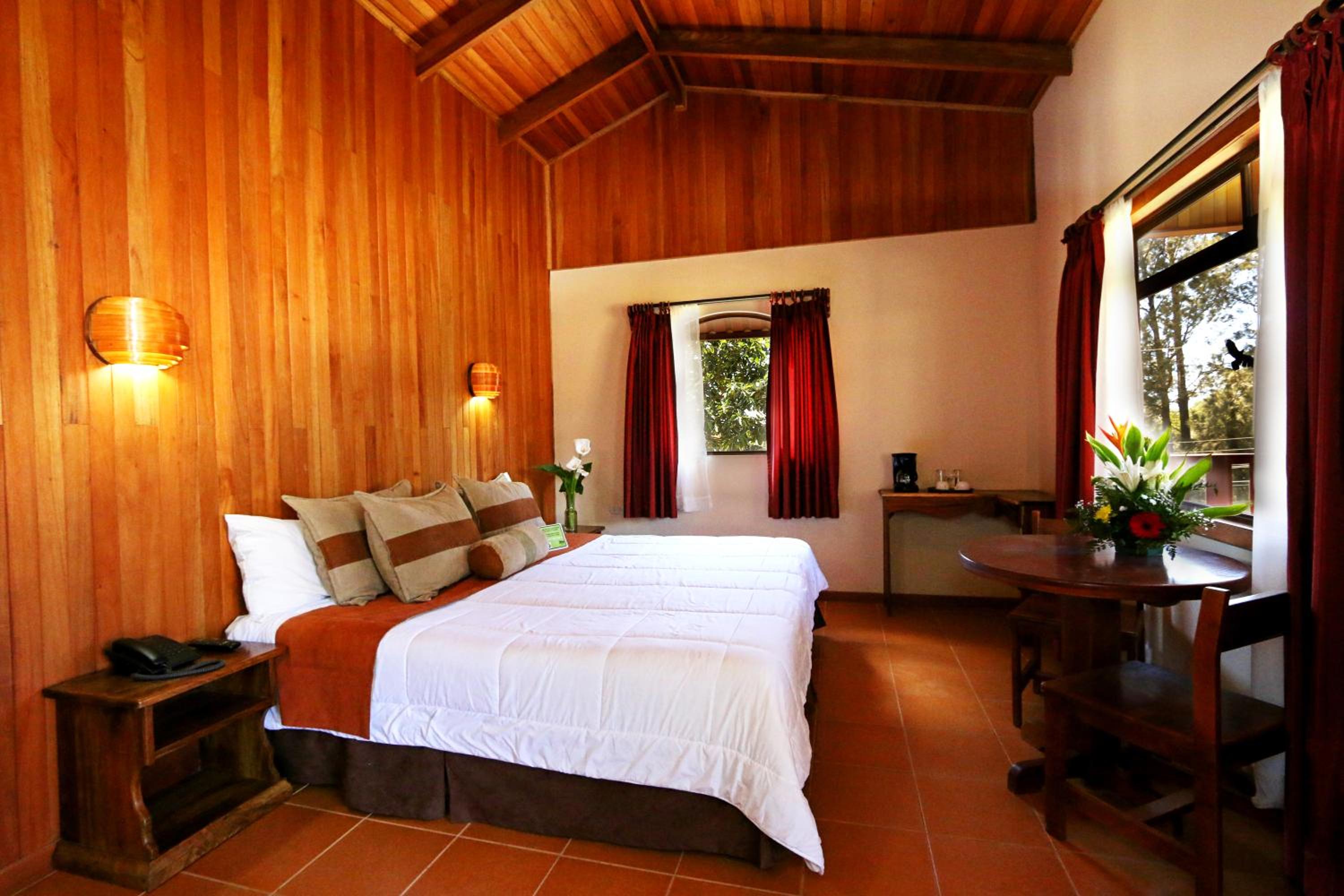 Superior Room - 1 King - Photo 2