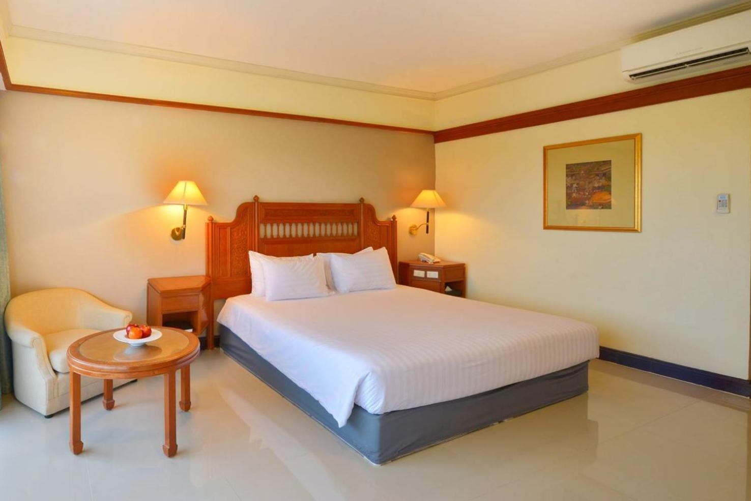 Deluxe King Room - Photo 2