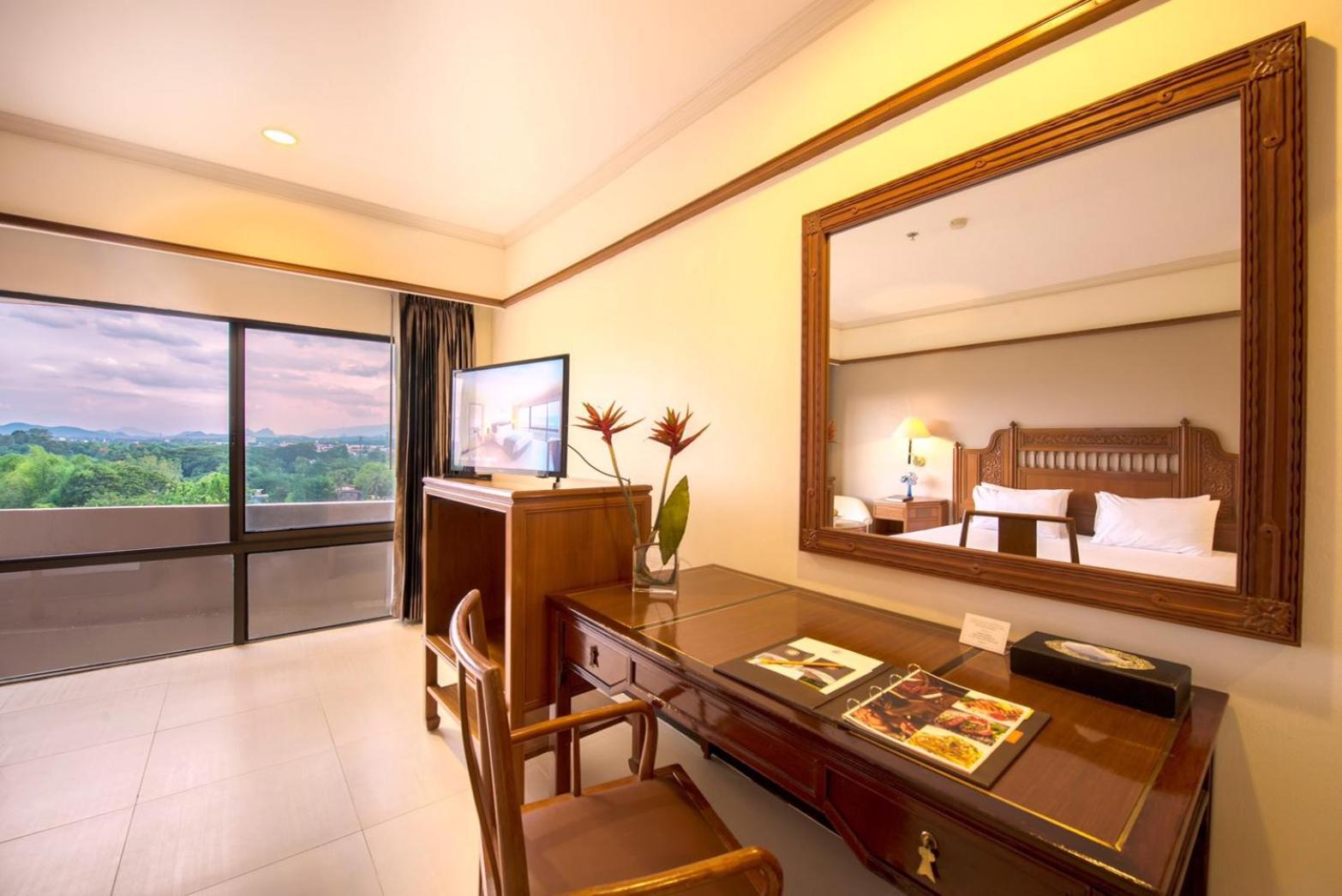 Deluxe King Room - Photo 5
