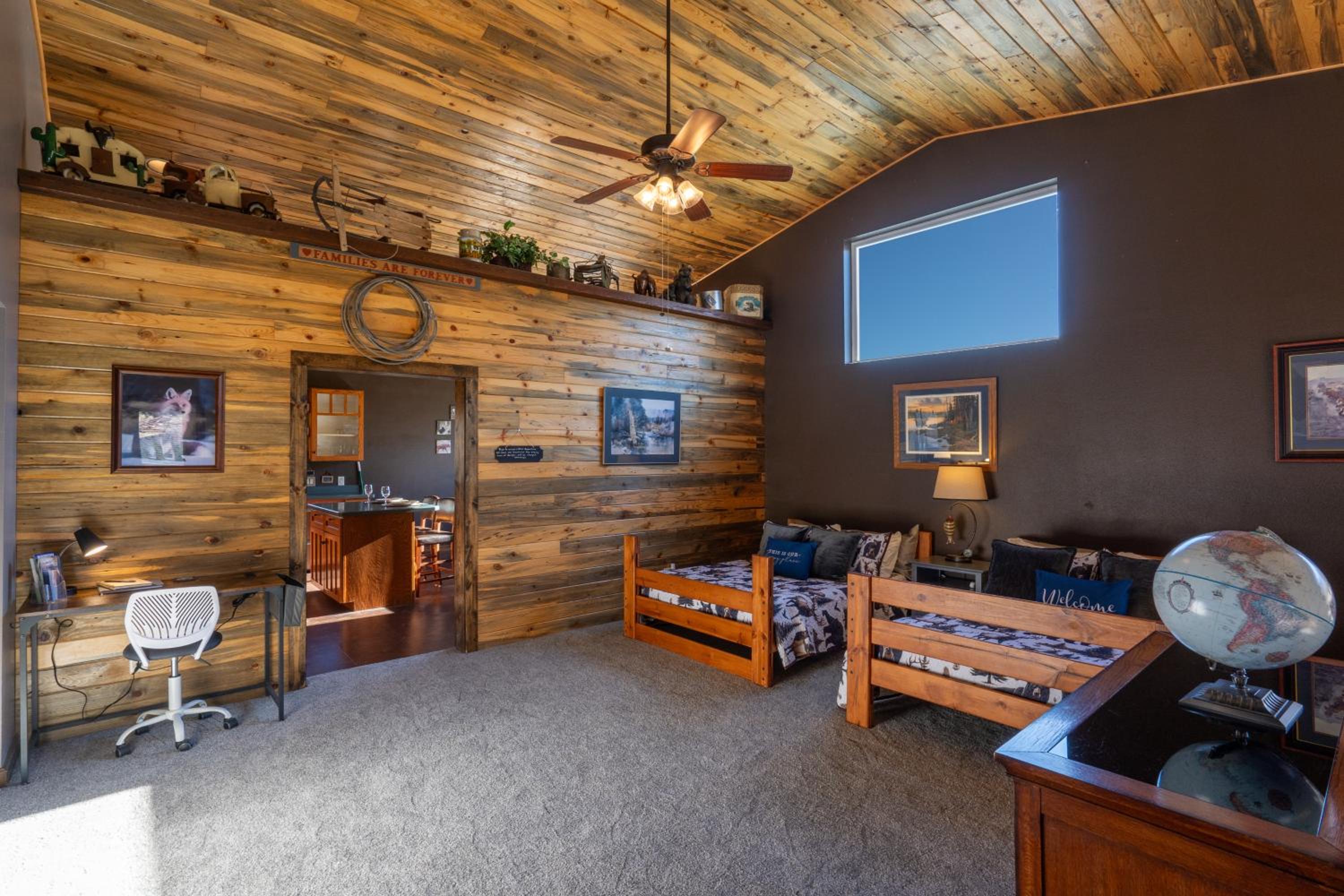 Family Room photo 3