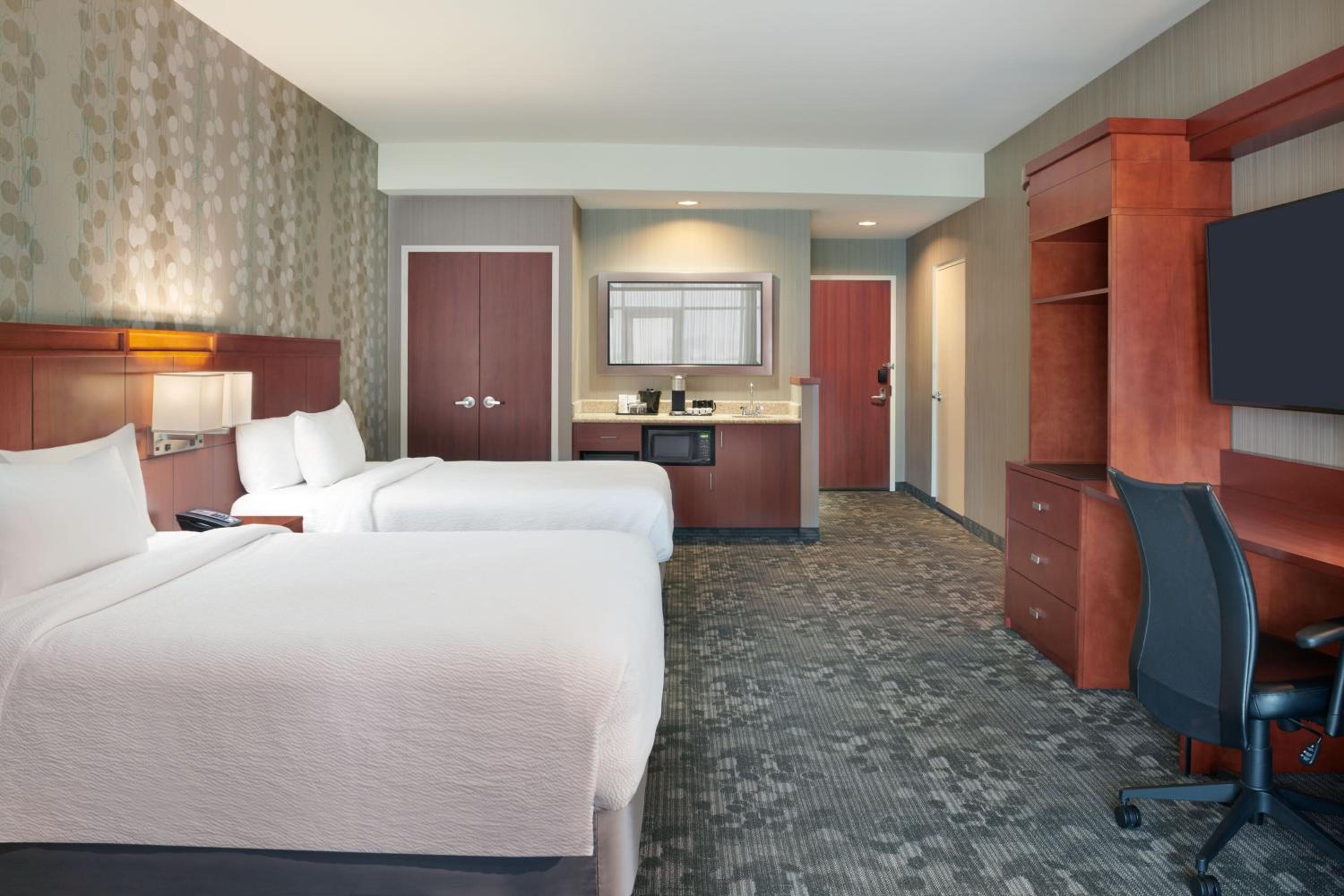 2 Queen Guest Room - Photo 8