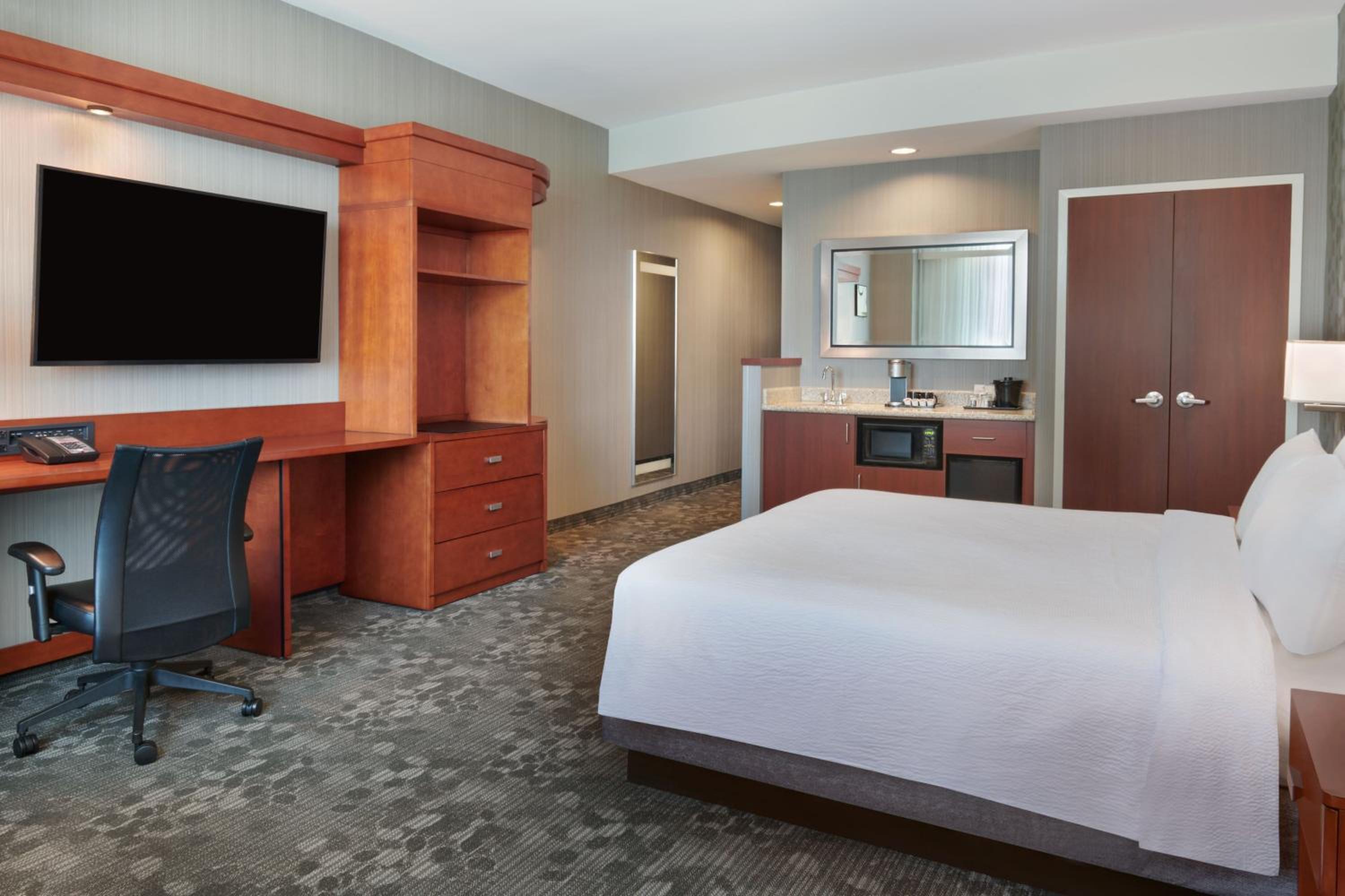 1 King Guest Room - Photo 3