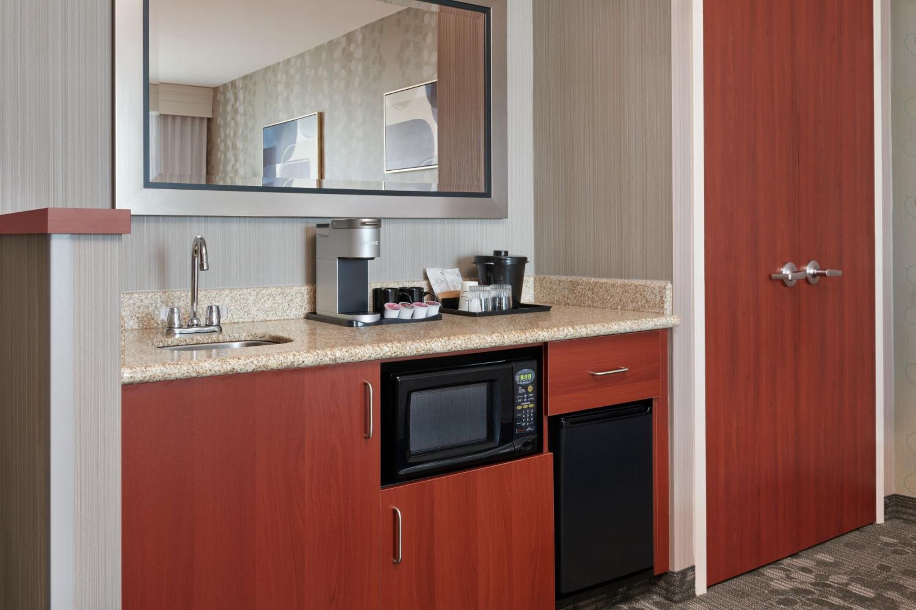 1 King Guest Room - Photo 4