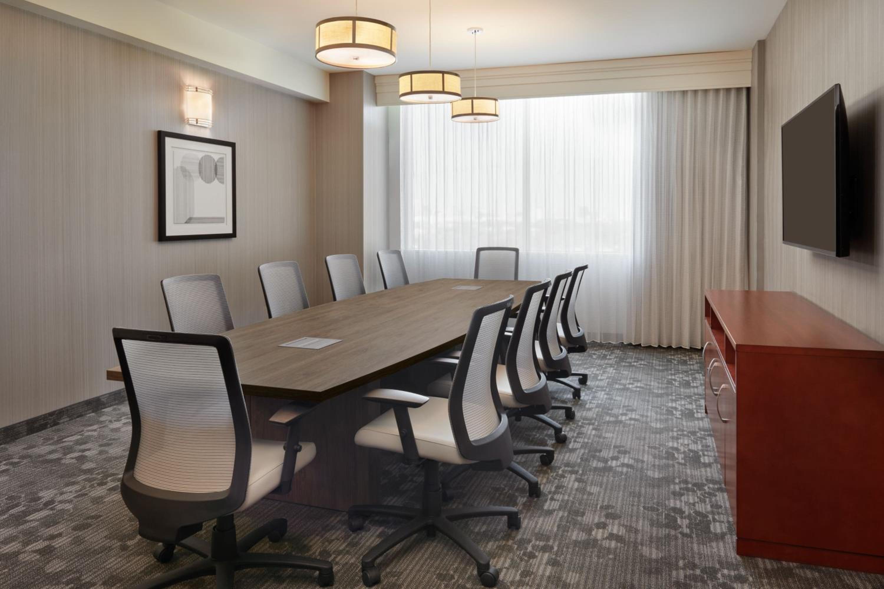 Deluxe One-Bedroom Business Suite with City View