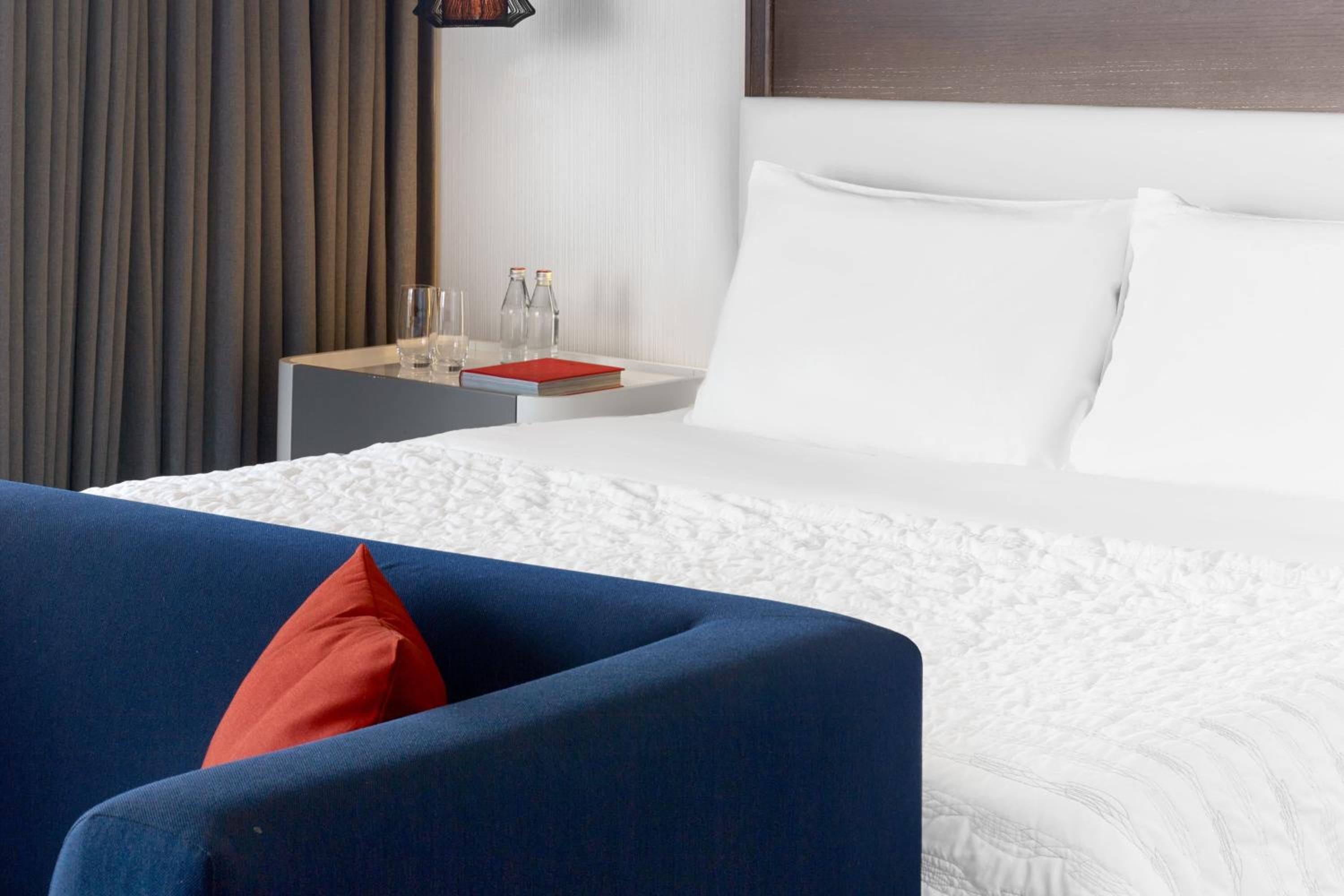 Executive Bosphorus Double Room with Club Lounge Access thumbnail 6