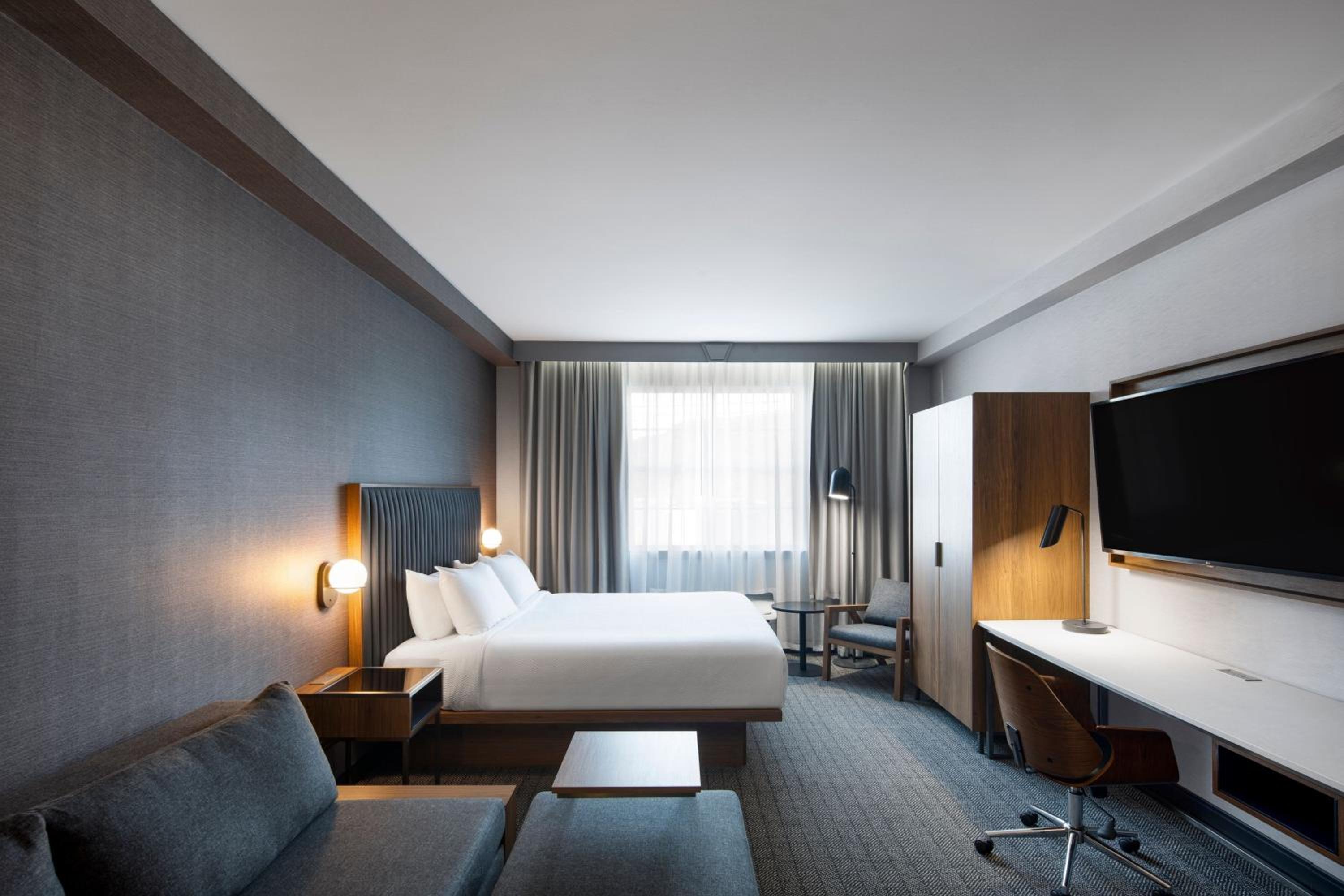 Junior King Suite with Harbor View