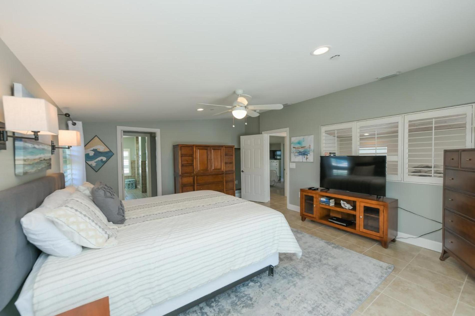 Three-Bedroom House photo 2