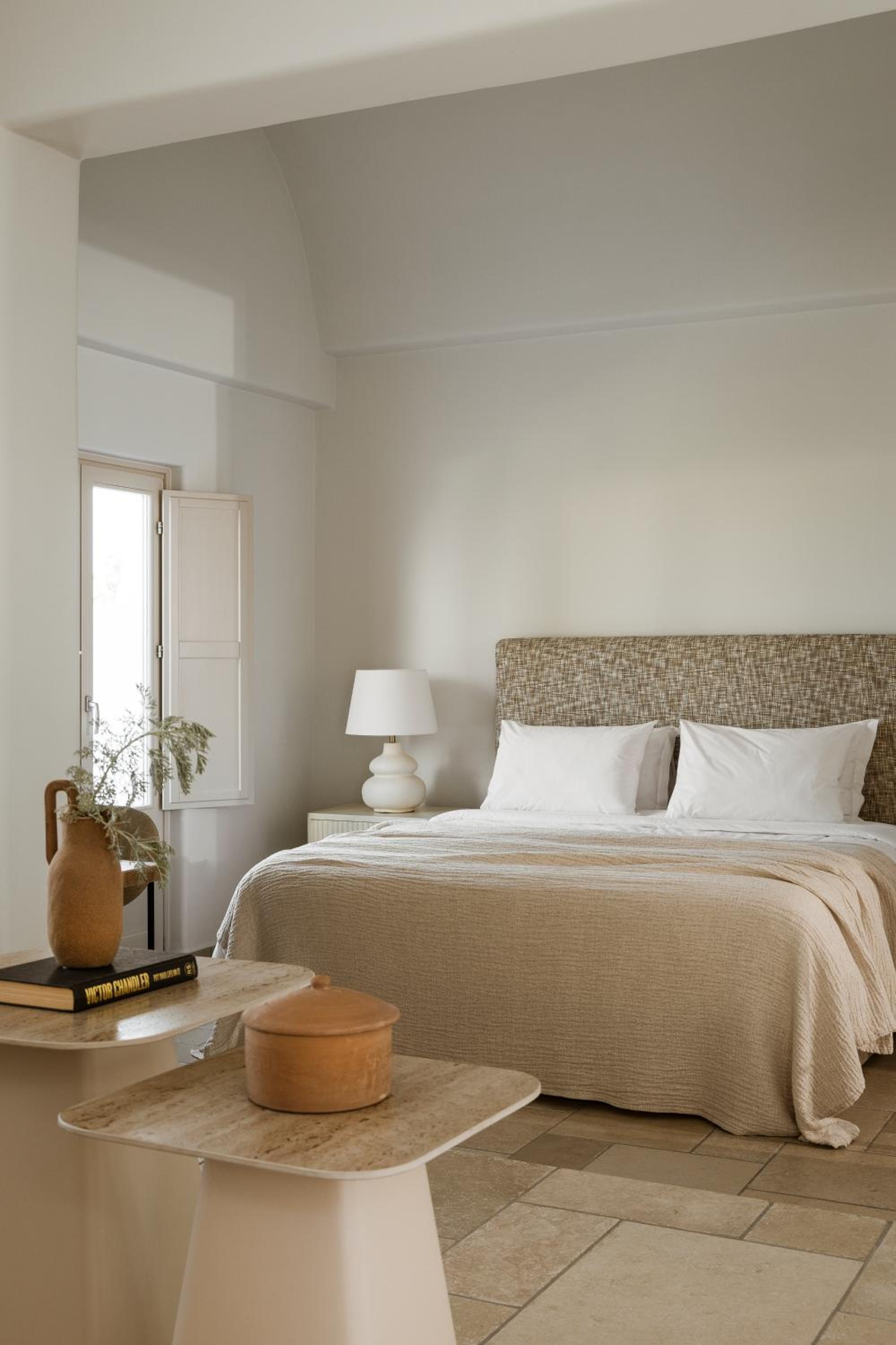 Executive Suite - Photo 2