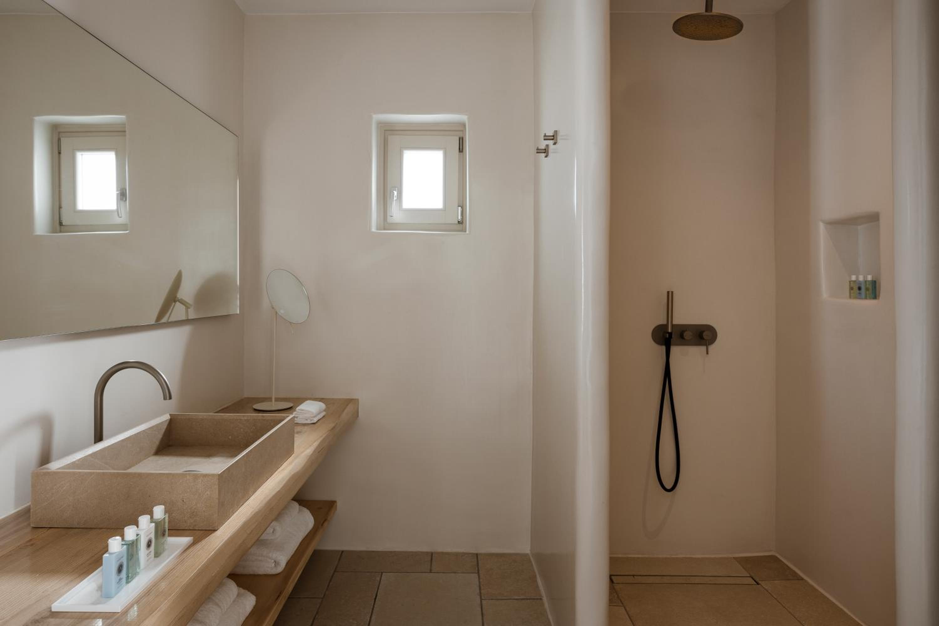 Executive Suite - Photo 6